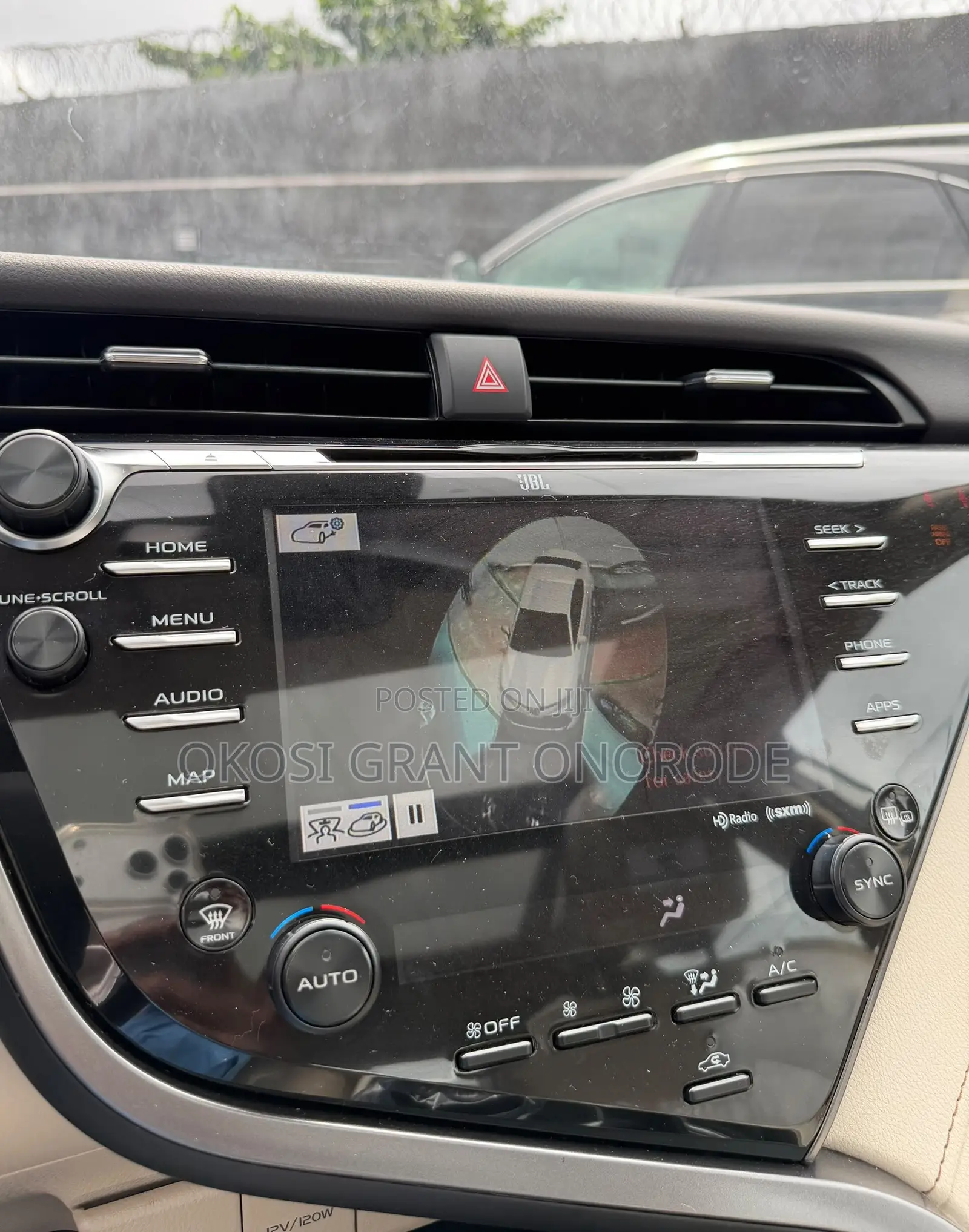 Toyota Camry XLE V6 (3.5L V6 8A) 2019 White