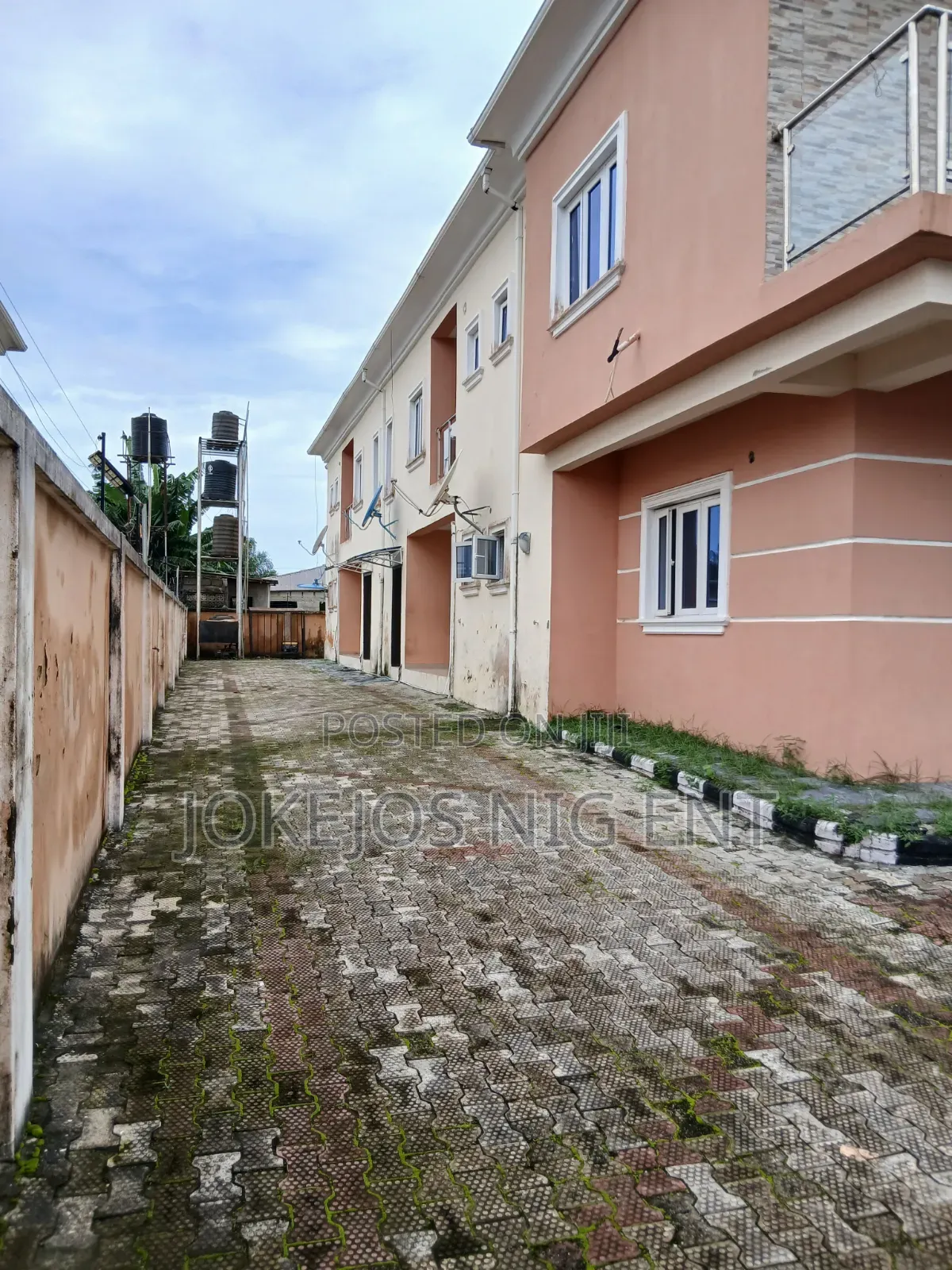 10bdrm Block of Flats in Billonian Estate, Awoyaya for sale