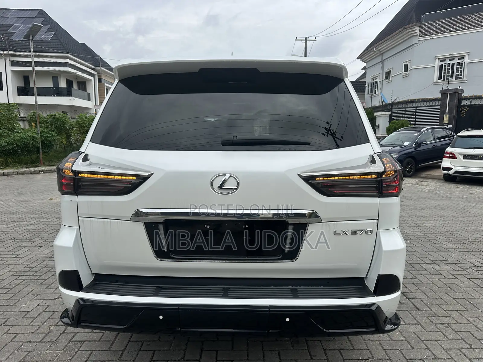 Lexus LX 570 AWD 2017 White