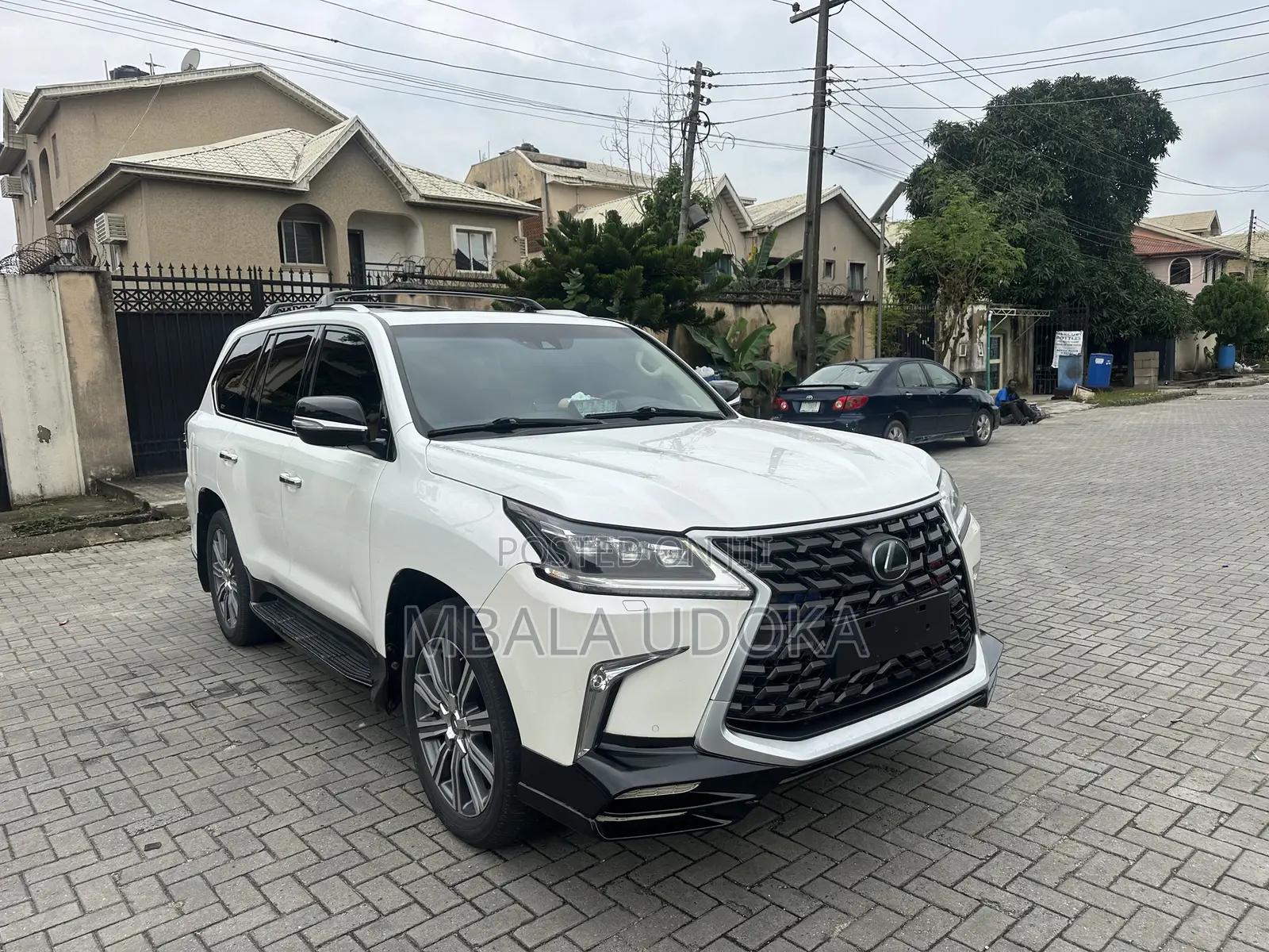 Lexus LX 570 AWD 2017 White