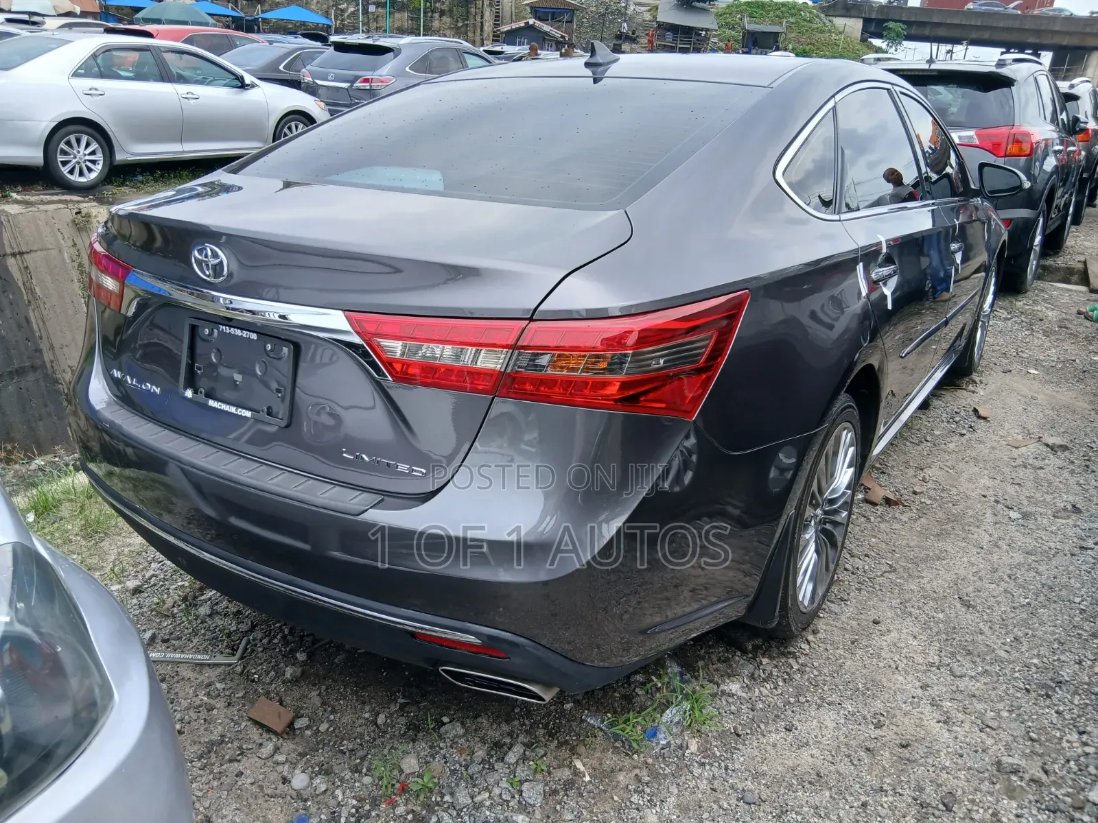 Toyota Avalon Limited Sedan FWD (3.5L 6cyl 6A) 2017 Gray