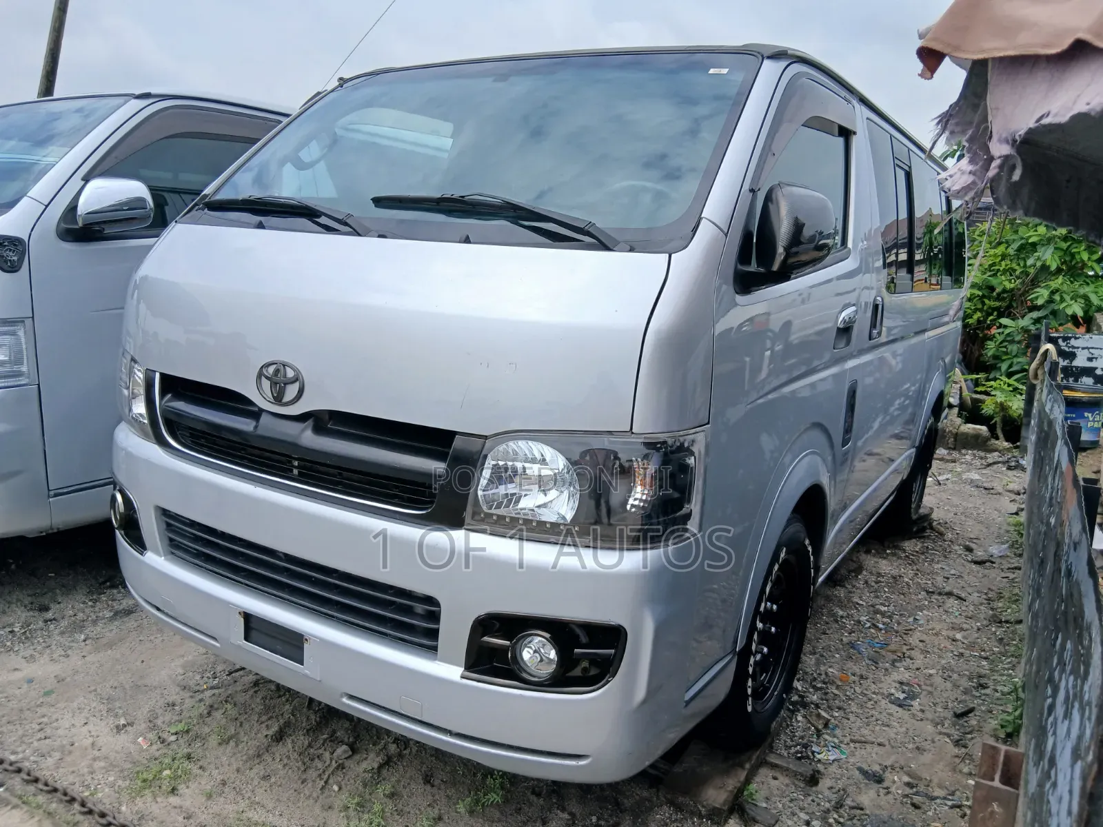 Toyota HiAce 2015 Silver