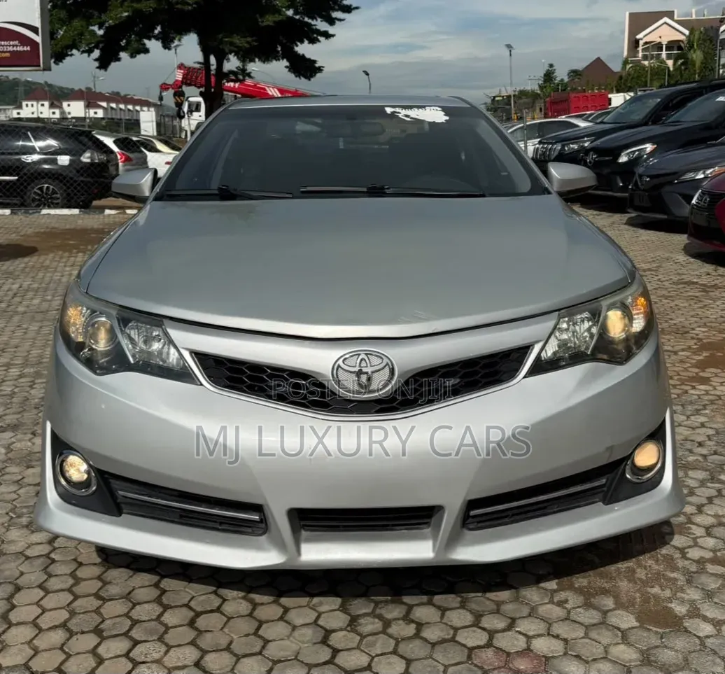 Toyota Camry 2014 Silver