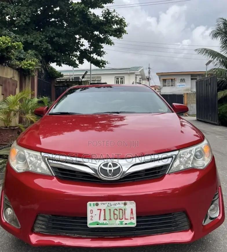 Toyota Camry XLE 4dr Sedan (2.5L 4cyl 6A) 2013 Red