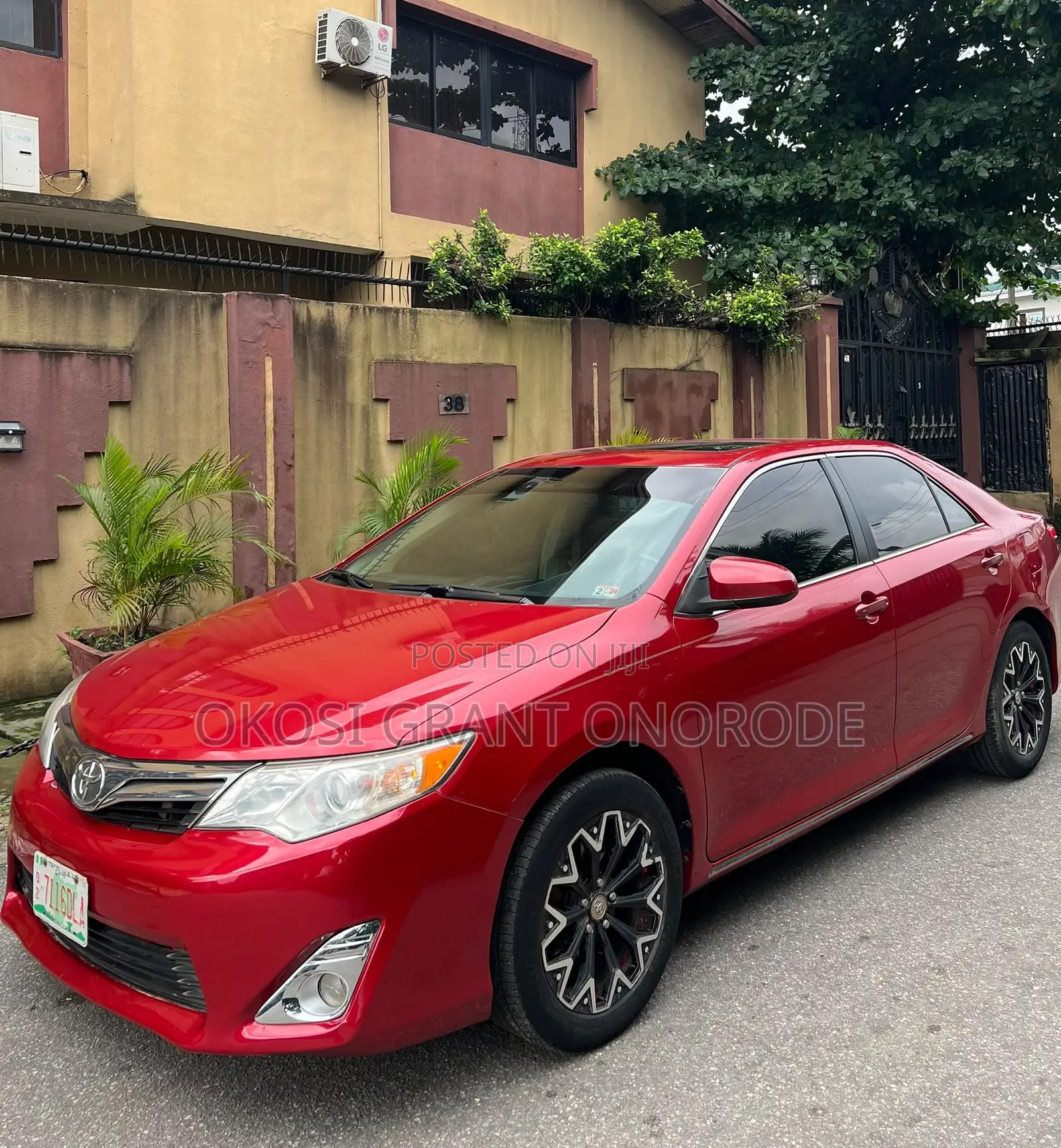 Toyota Camry XLE 4dr Sedan (2.5L 4cyl 6A) 2013 Red