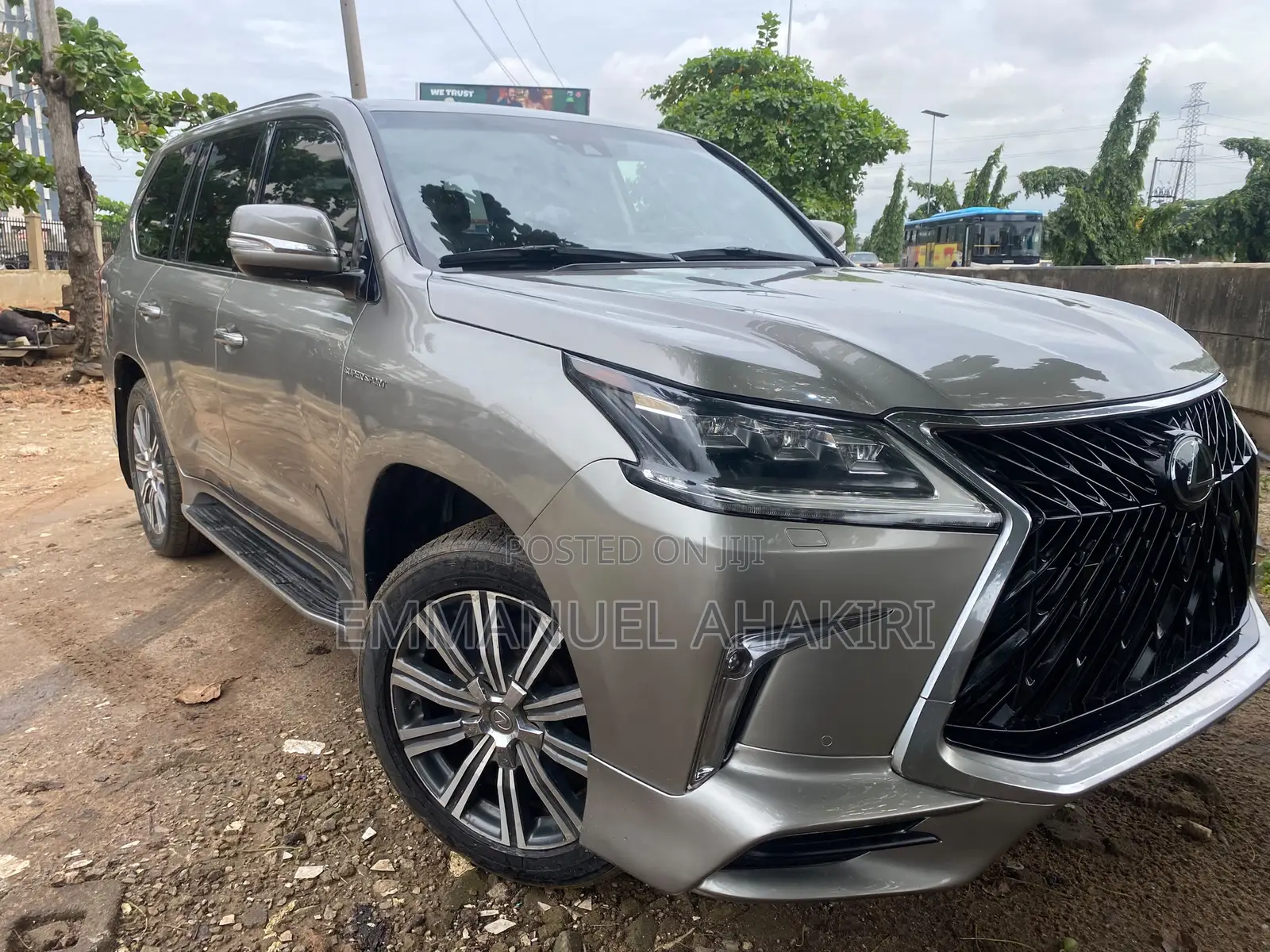 Lexus LX 2019 Gold