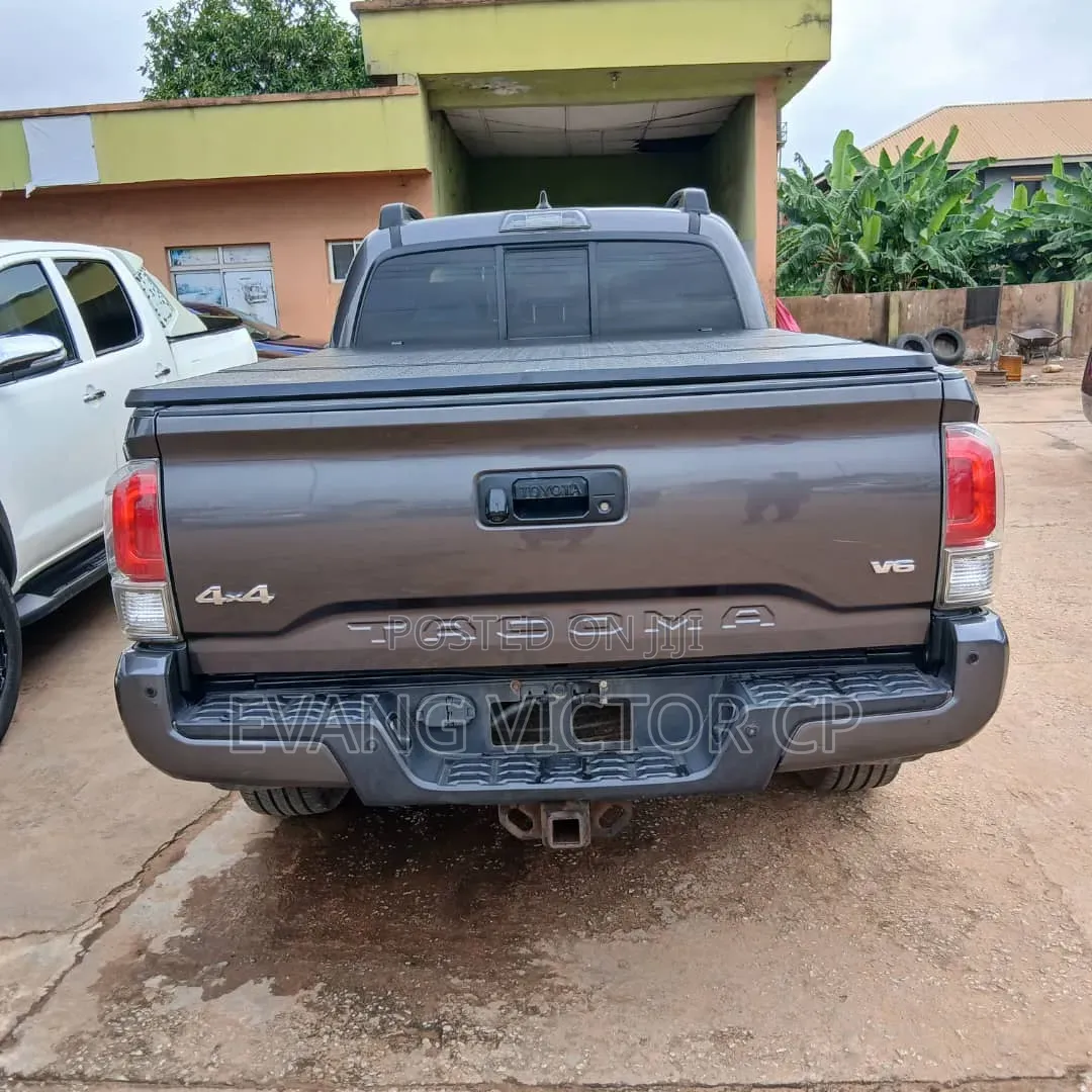 Toyota Tacoma 4dr Double Cab 2016 Gray