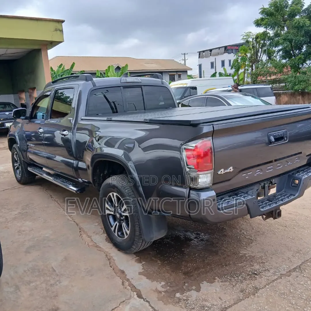 Toyota Tacoma 4dr Double Cab 2016 Gray