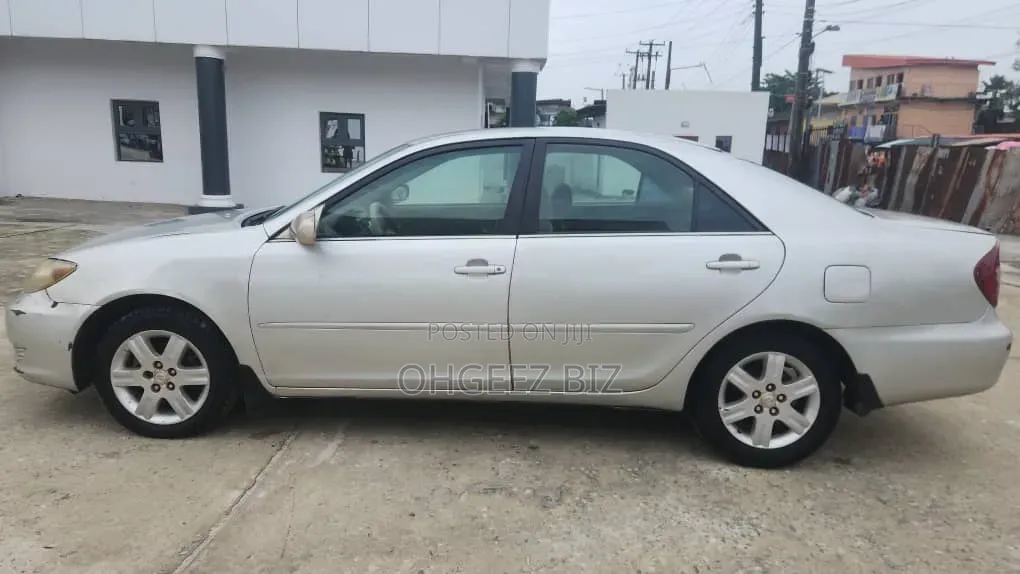 Toyota Camry LE V6 4dr Sedan (3.0L 6cyl 5A) 2004 Silver