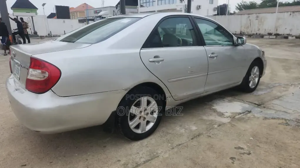Toyota Camry LE V6 4dr Sedan (3.0L 6cyl 5A) 2004 Silver