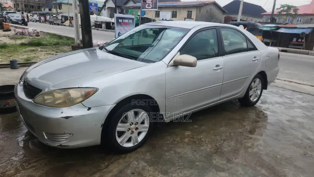 Toyota Camry LE V6 4dr Sedan (3.0L 6cyl 5A) 2004 Silver