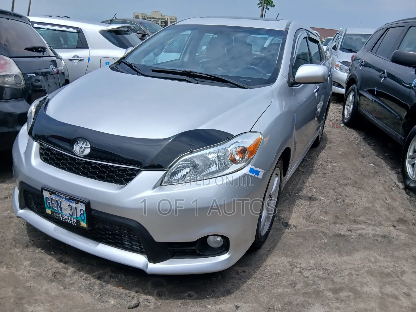 Toyota Matrix S Hatchback FWD (2.4L 4cyl 5A) 2012 Silver