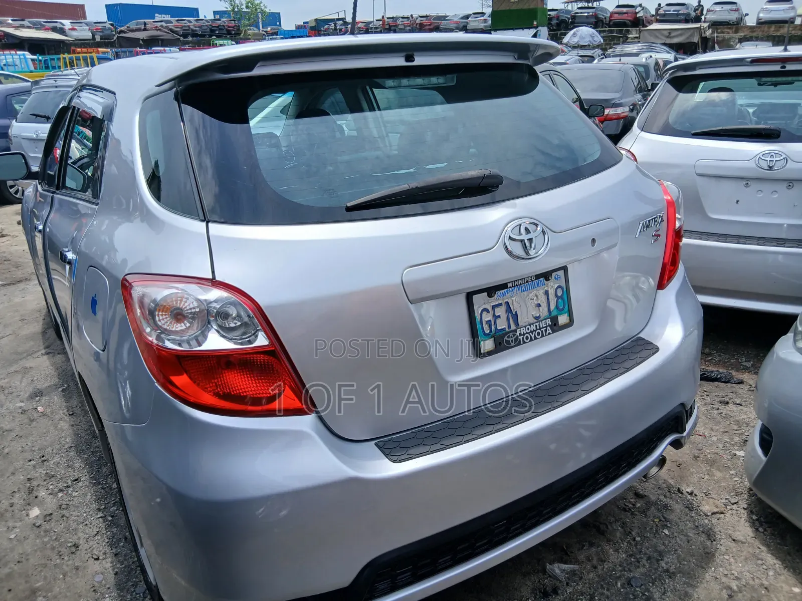 Toyota Matrix S Hatchback FWD (2.4L 4cyl 5A) 2012 Silver
