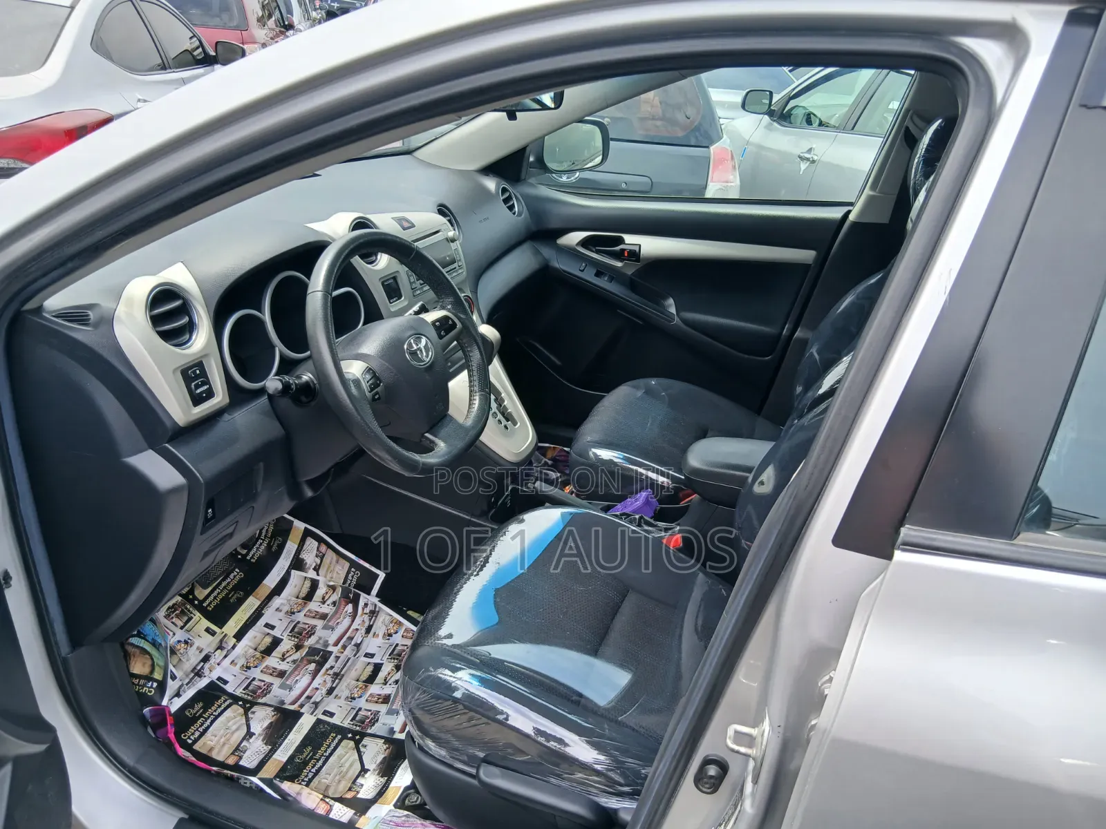 Toyota Matrix S Hatchback FWD (2.4L 4cyl 5A) 2012 Silver