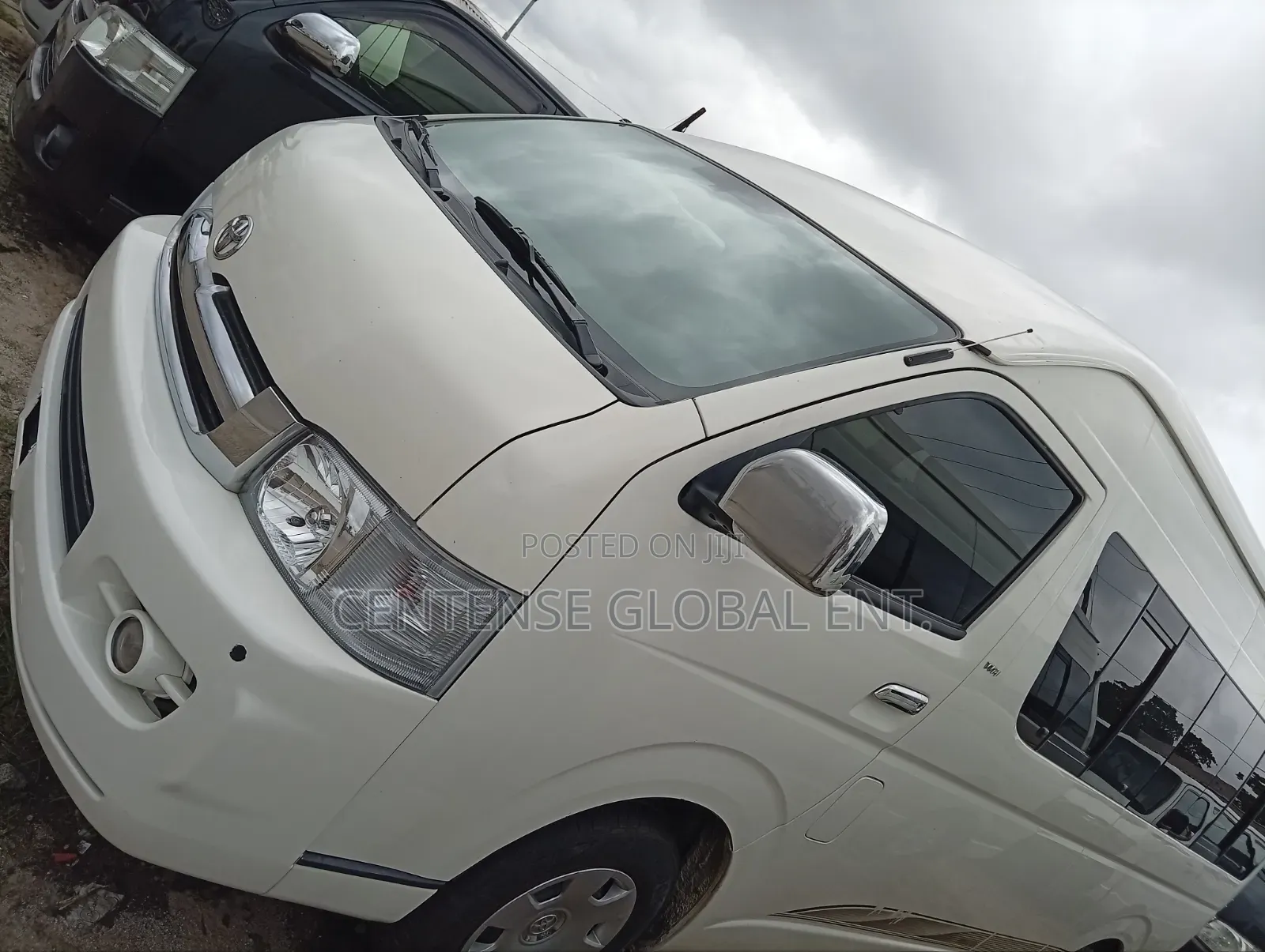 Toyota HiAce 2013 White