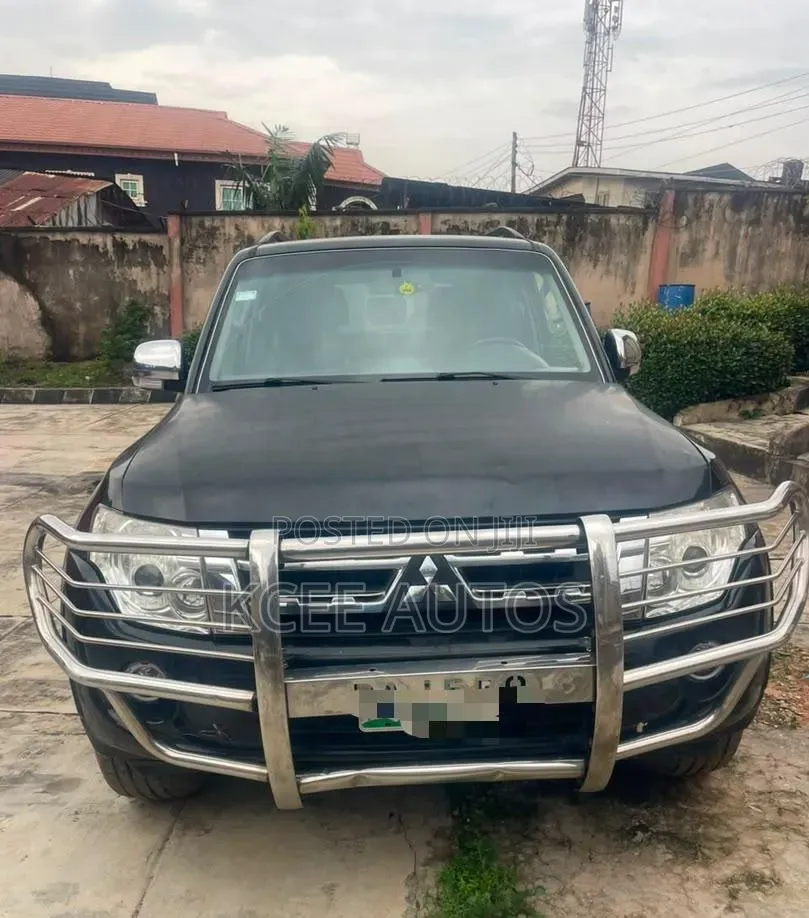 Mitsubishi Pajero 2014 Black