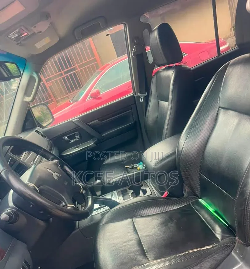 Mitsubishi Pajero 2014 Black