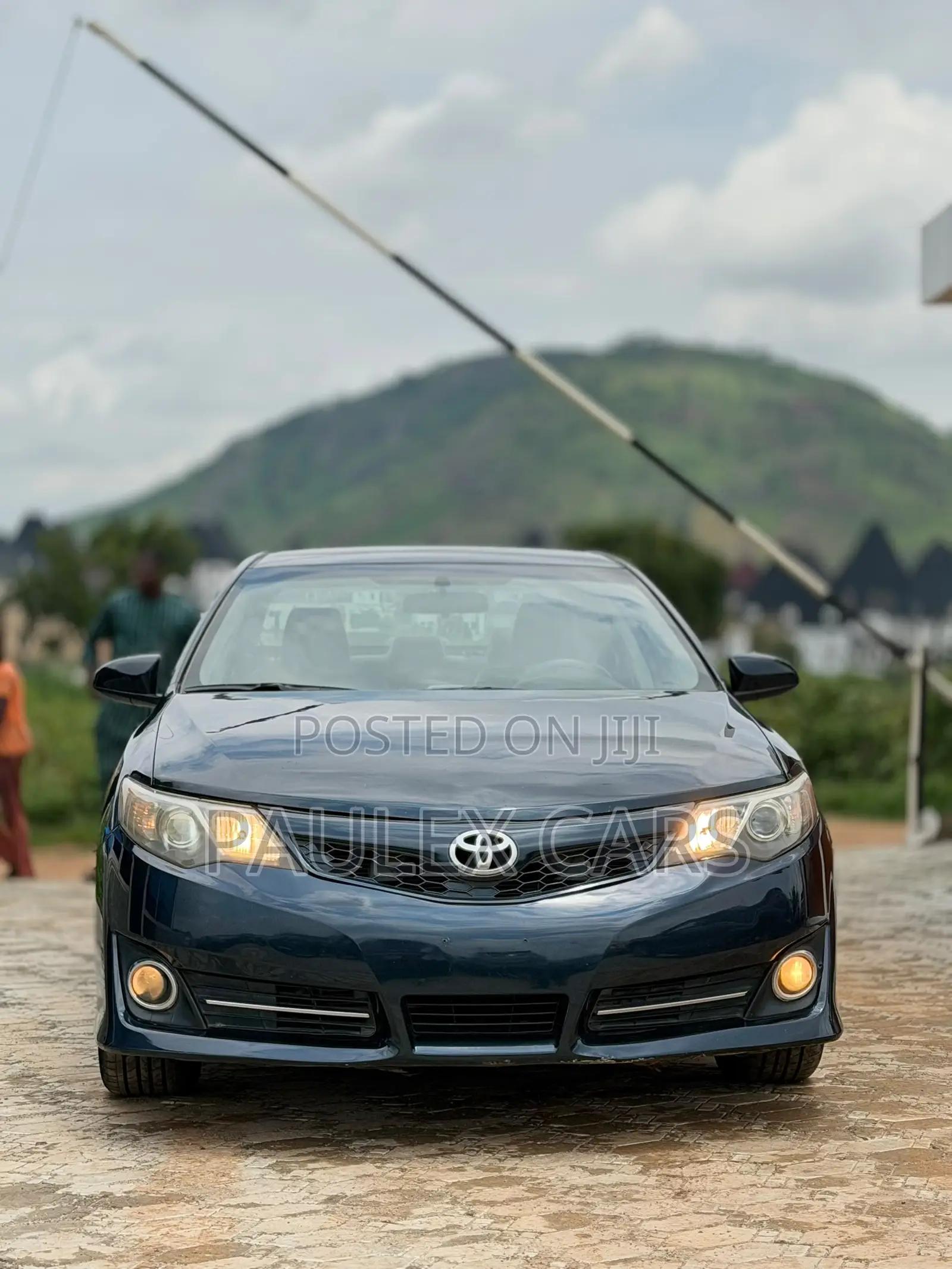 Toyota Camry SE 4dr Sedan (2.5L 4cyl 6A) 2013 Blue