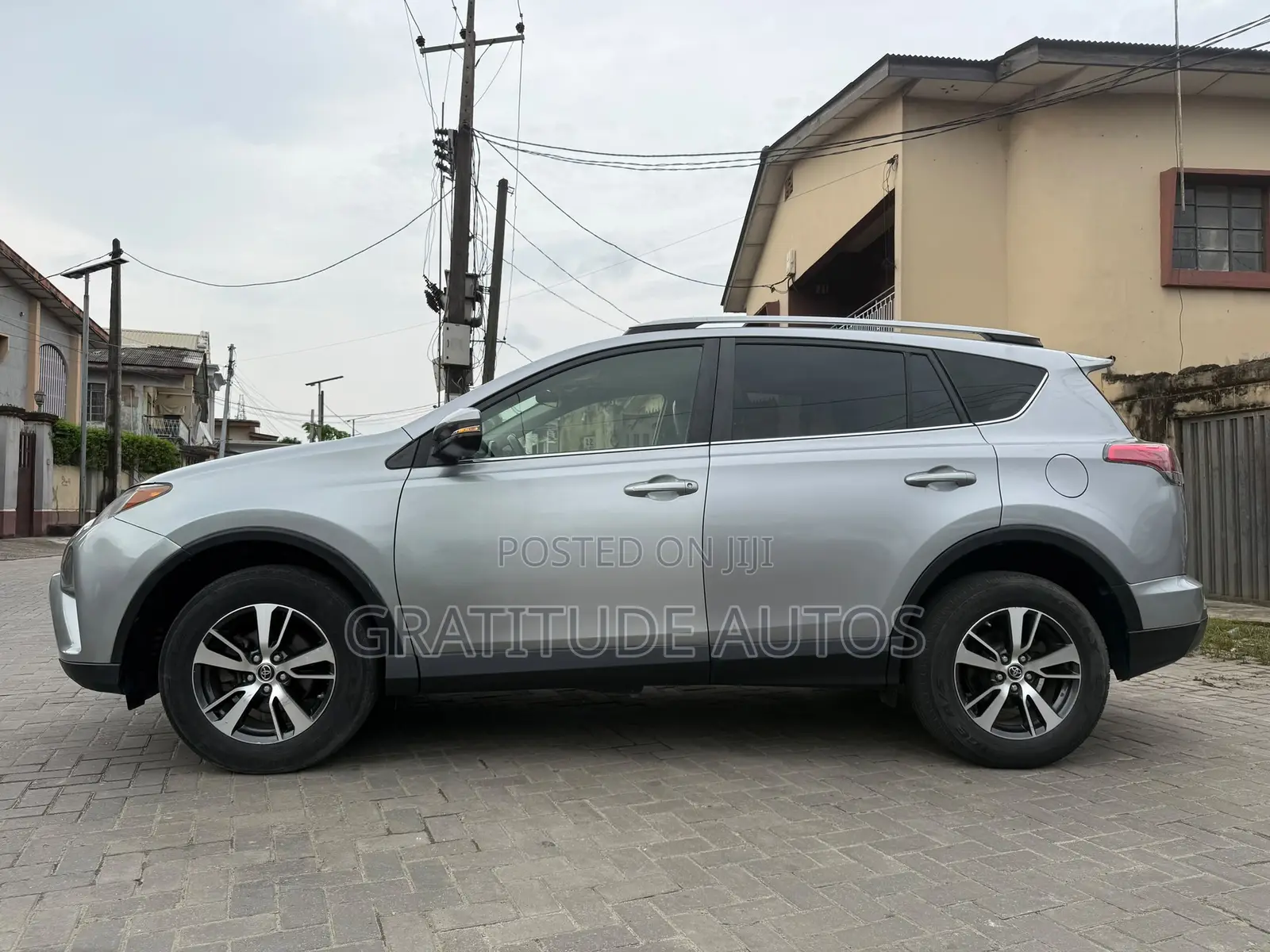Toyota RAV4 XLE 4dr SUV AWD (2.5L 4cyl 6A) 2018 Gray