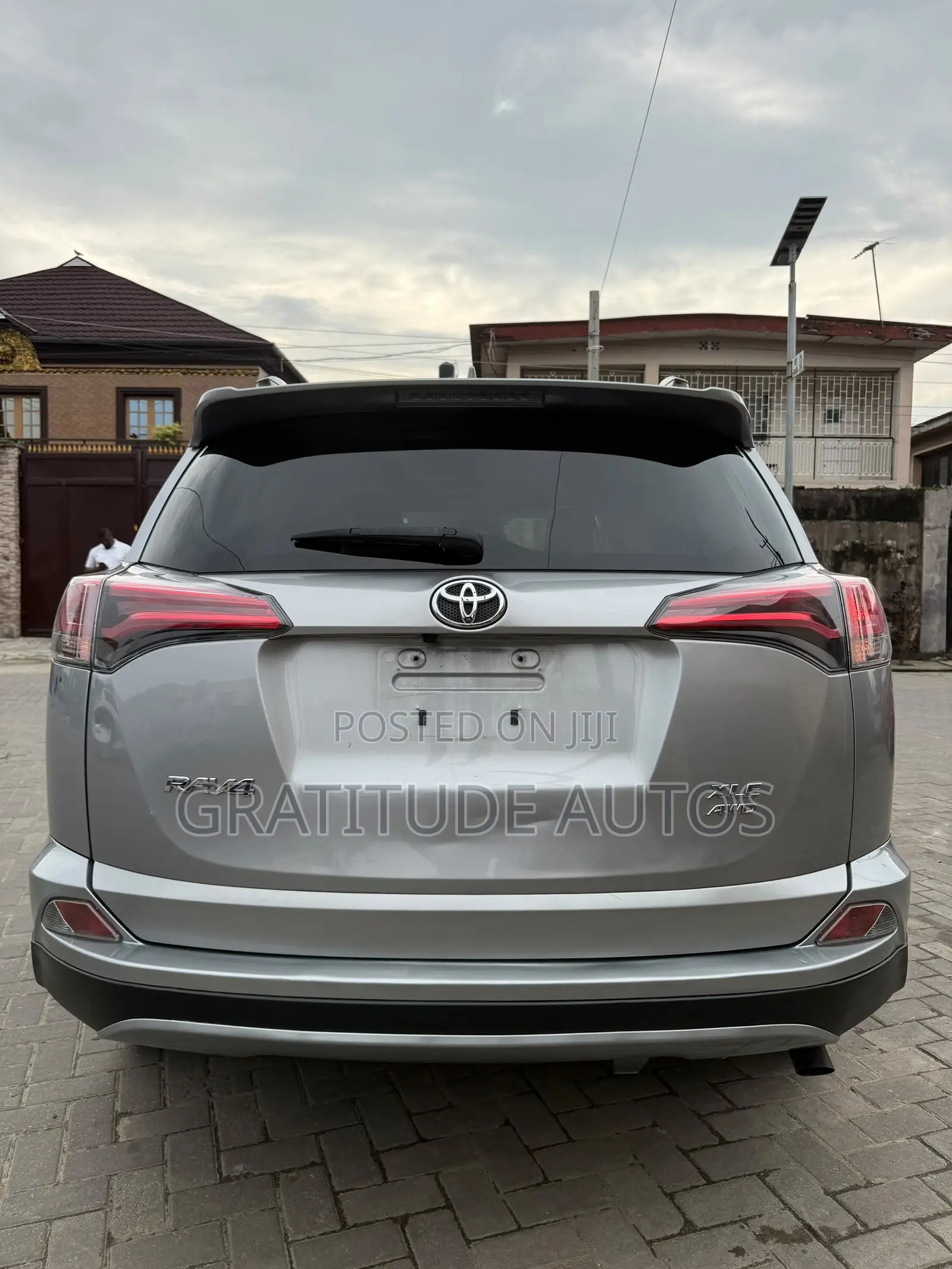 Toyota RAV4 XLE 4dr SUV AWD (2.5L 4cyl 6A) 2018 Gray