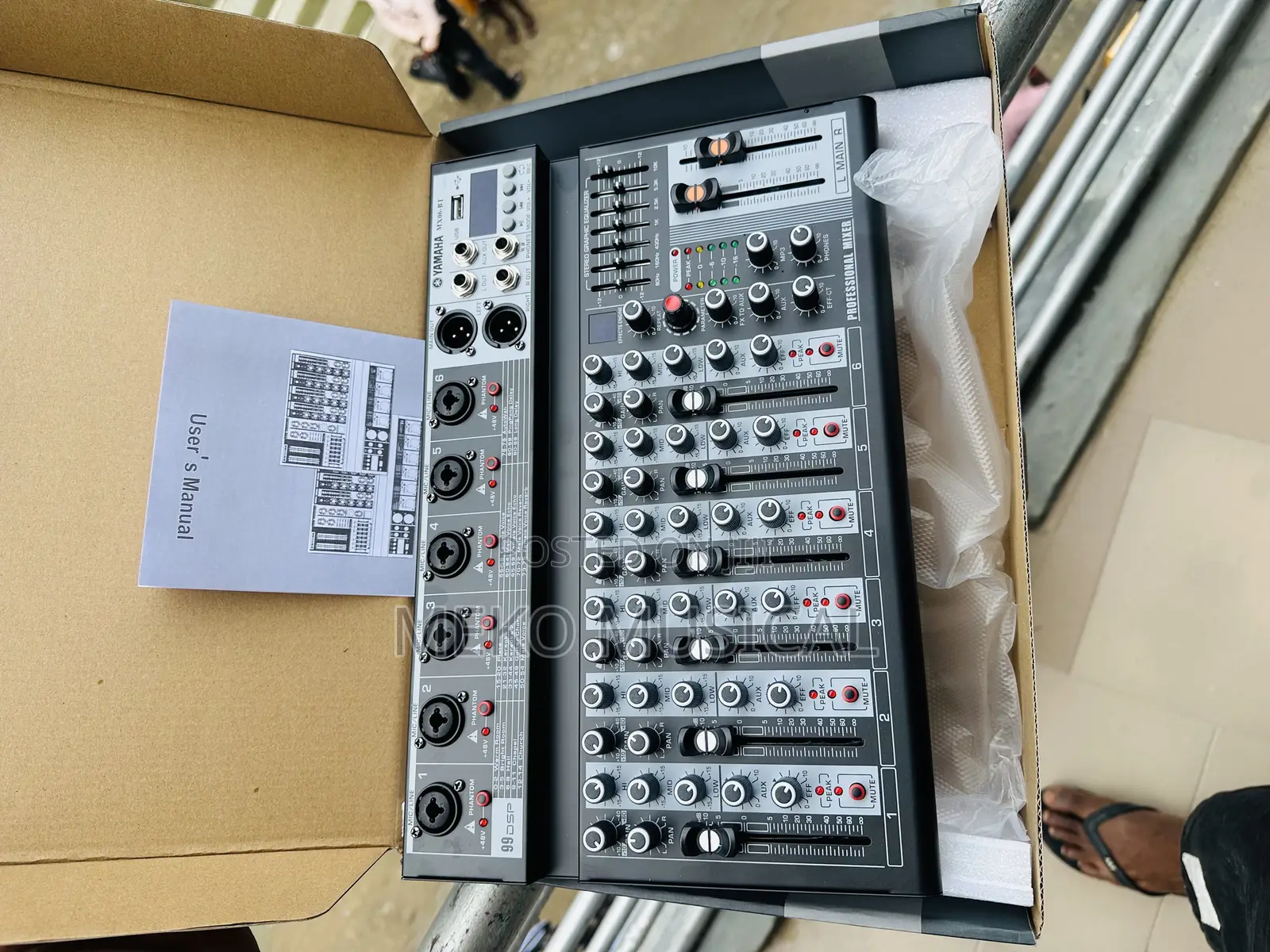 Yamaha 8 Channels Mixer