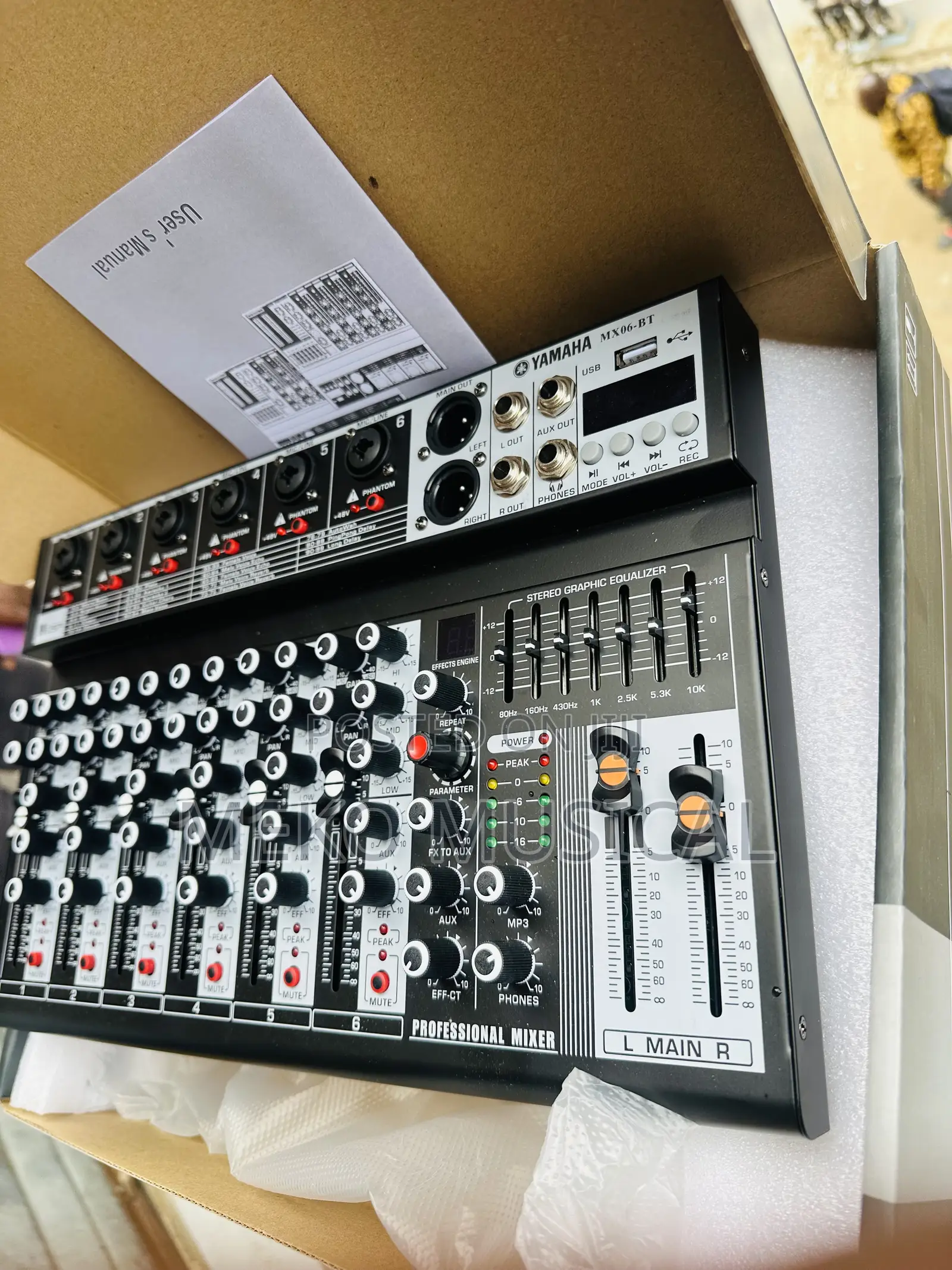 Yamaha 8 Channels Mixer