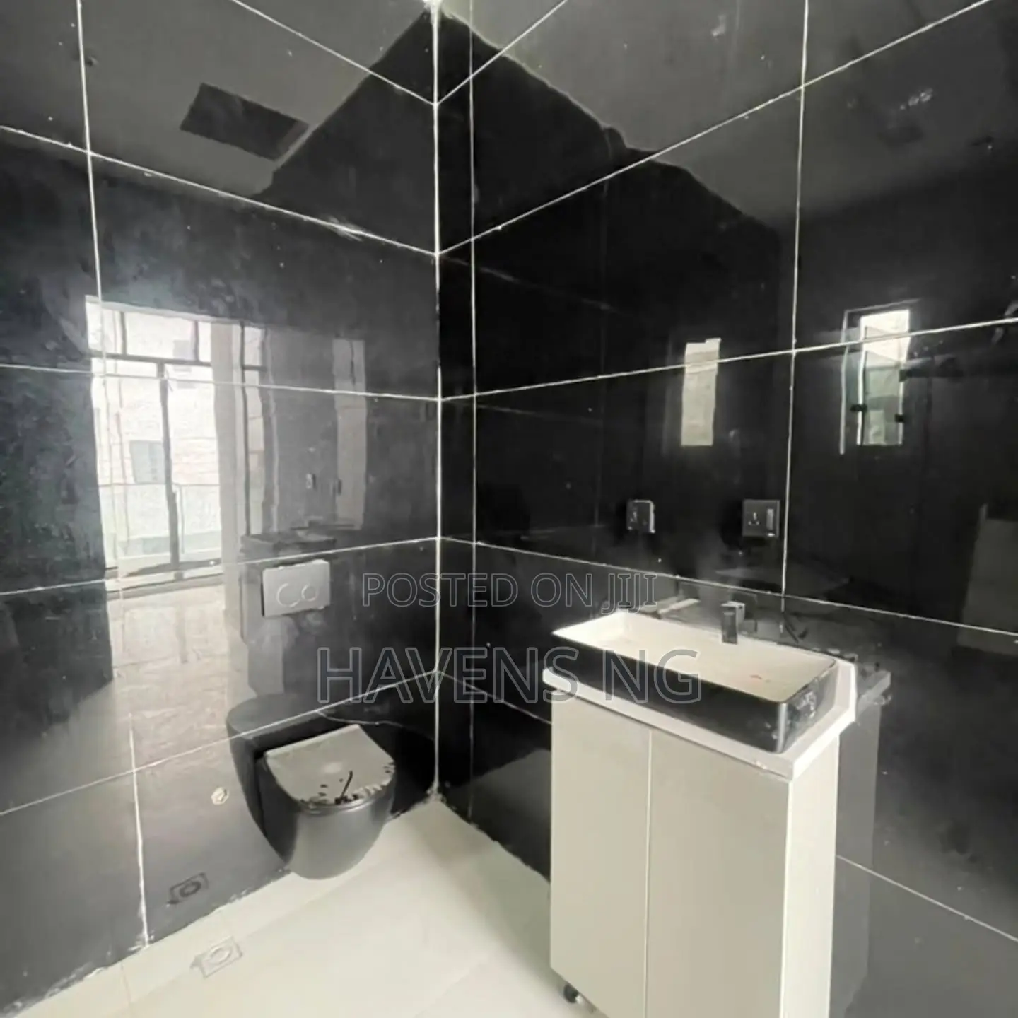 5bdrm Duplex in Lekki Phase 2 for sale
