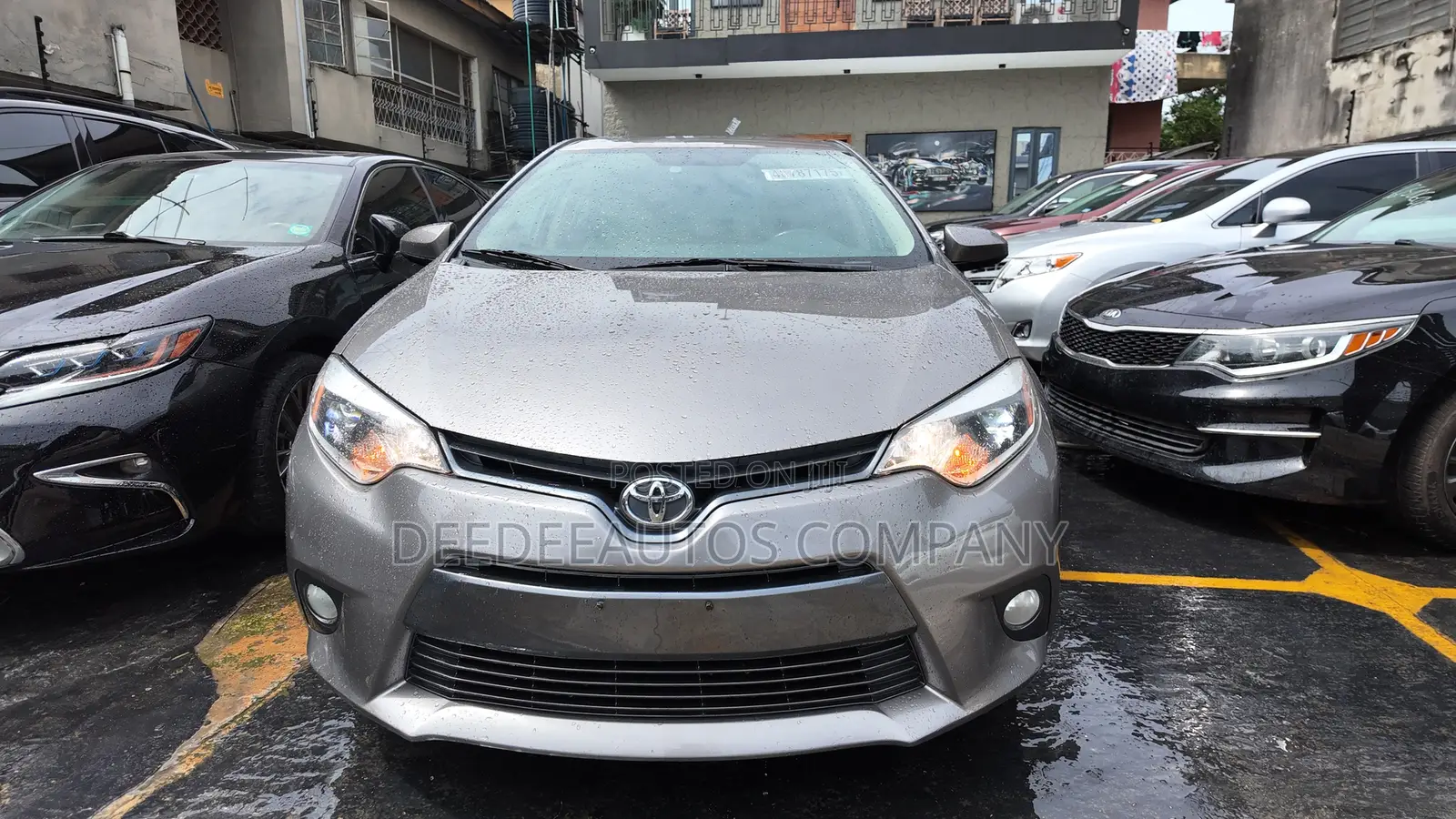 Toyota Corolla LE Eco 4dr Sedan (1.8L 4cyl CVT) 2016 Gold