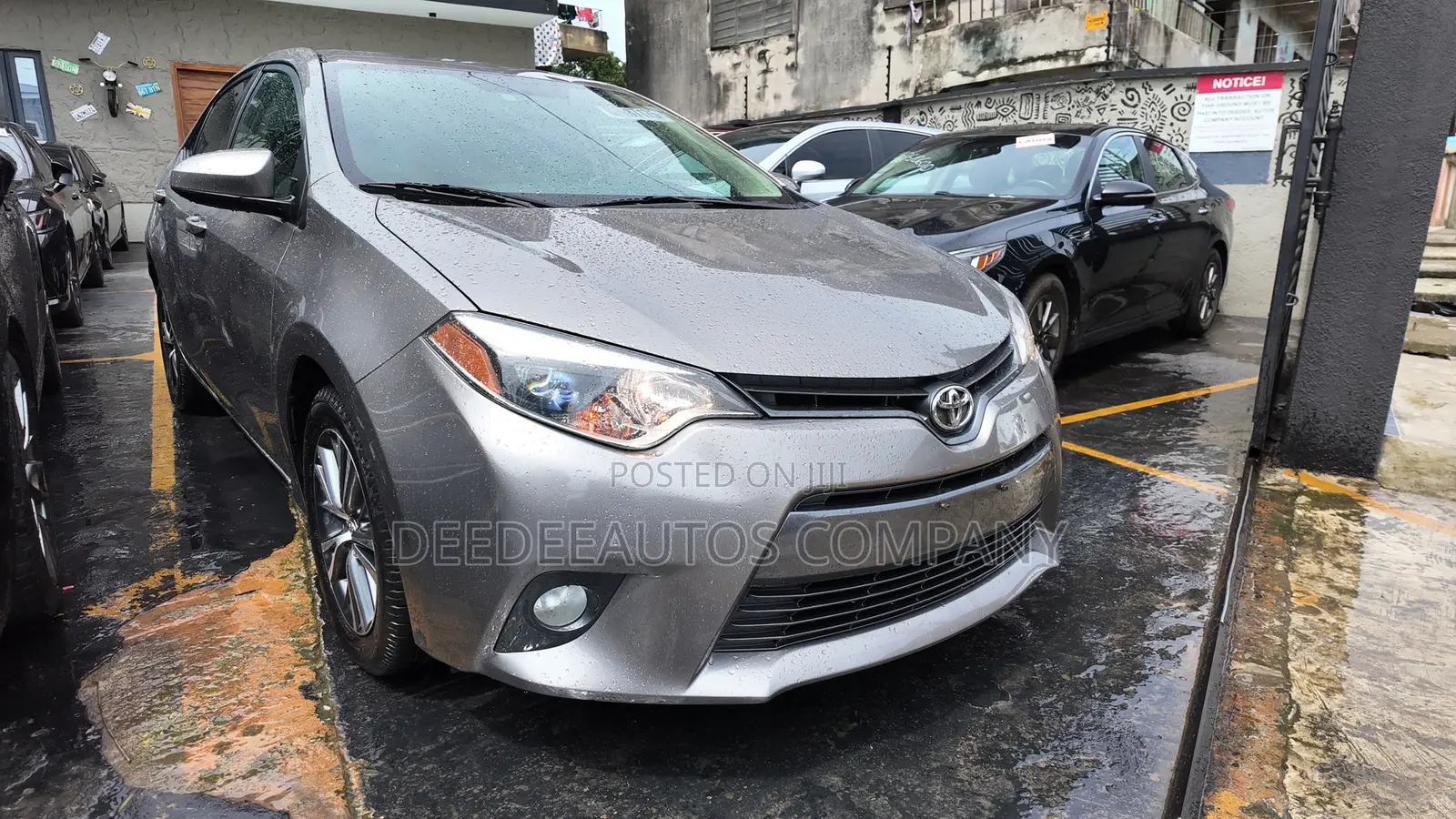 Toyota Corolla LE Eco 4dr Sedan (1.8L 4cyl CVT) 2016 Gold