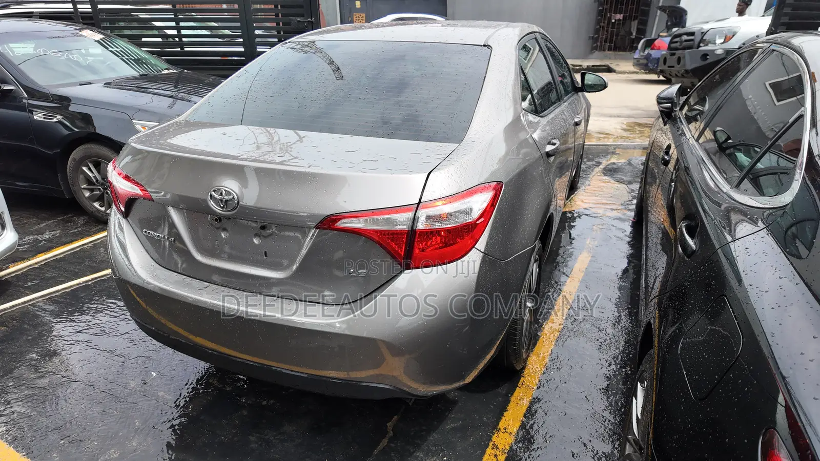 Toyota Corolla LE Eco 4dr Sedan (1.8L 4cyl CVT) 2016 Gold