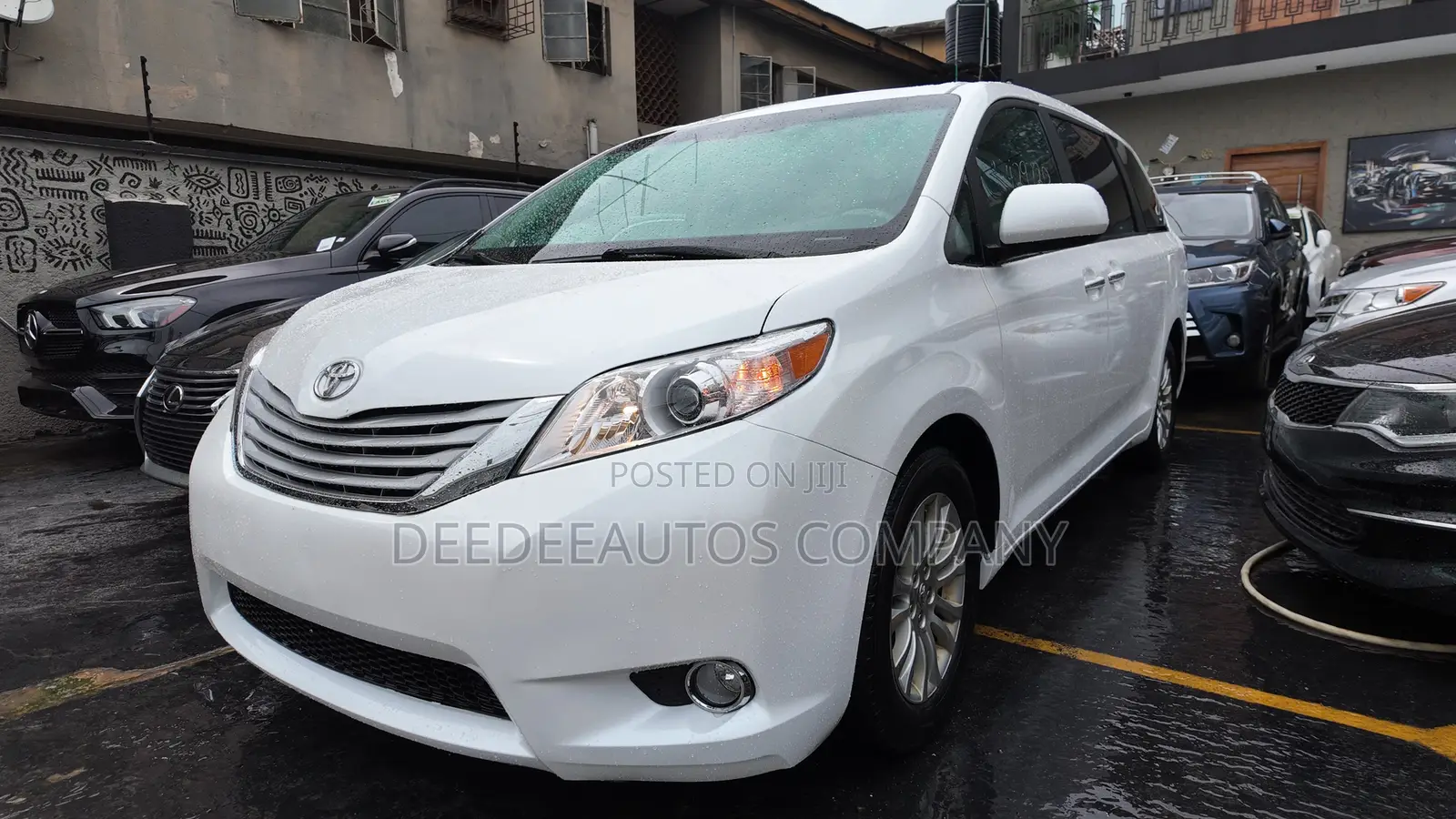 Toyota Sienna XLE AWD 7-Passenger 2013 White