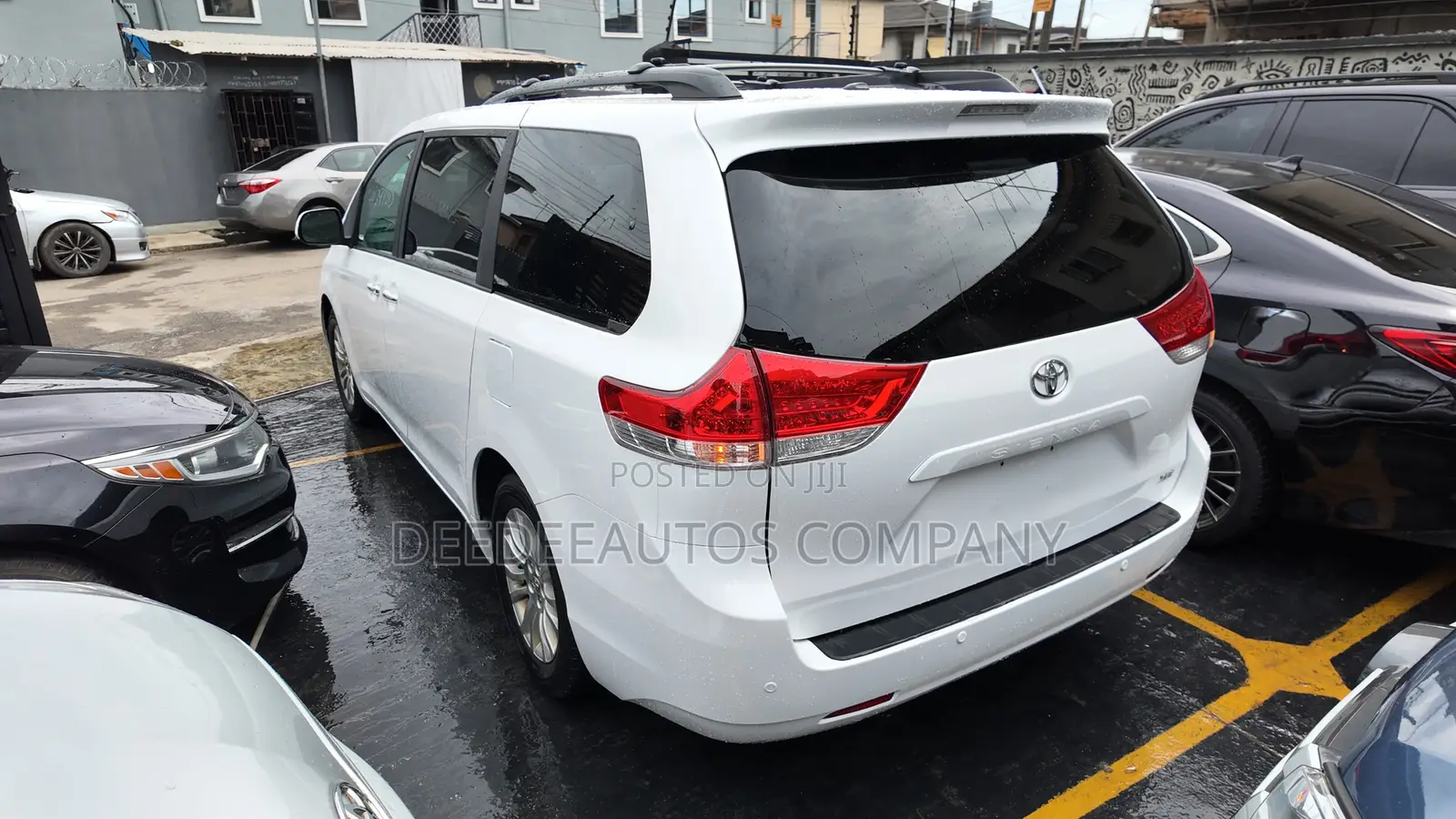 Toyota Sienna XLE AWD 7-Passenger 2013 White