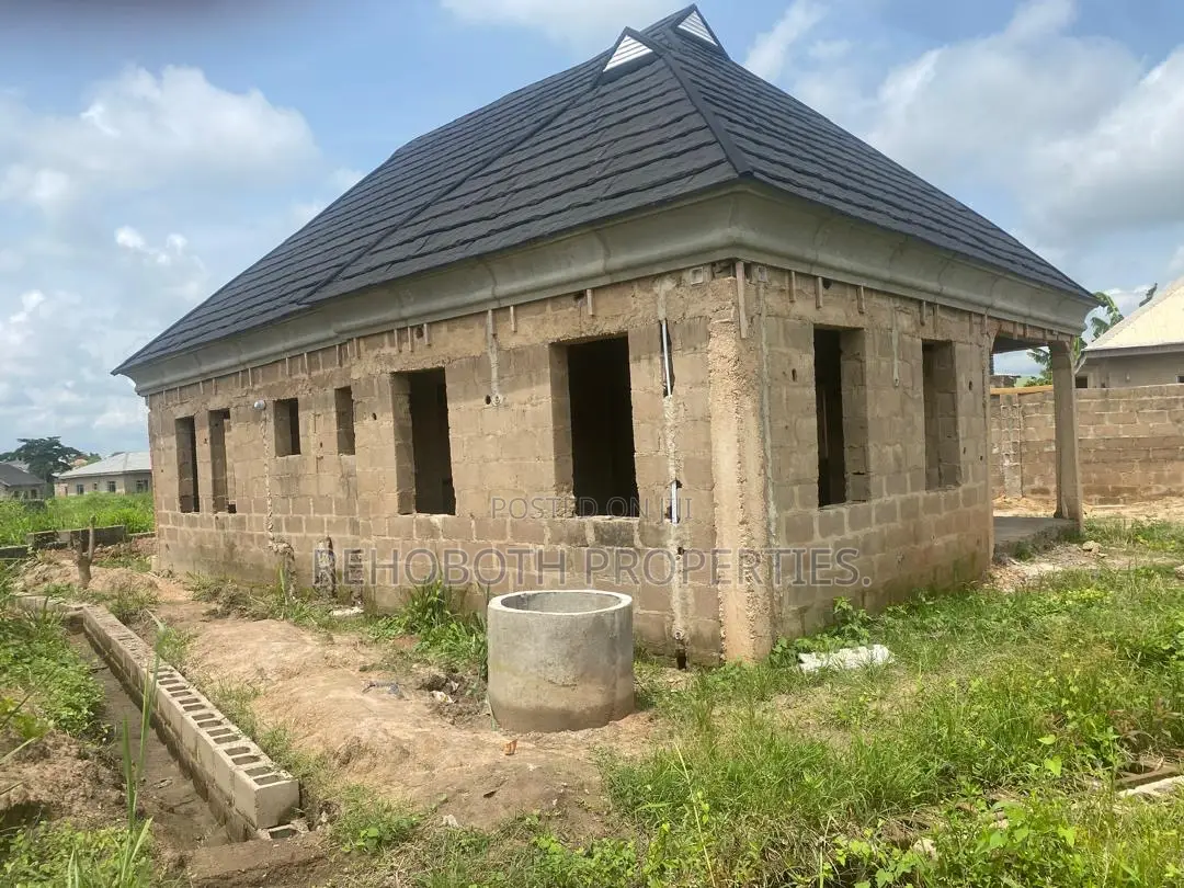 3bdrm Bungalow in Alawo, Akala Express for sale