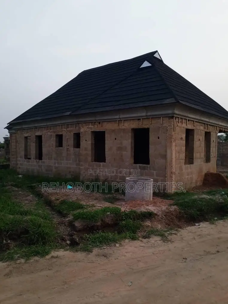 3bdrm Bungalow in Alawo, Akala Express for sale