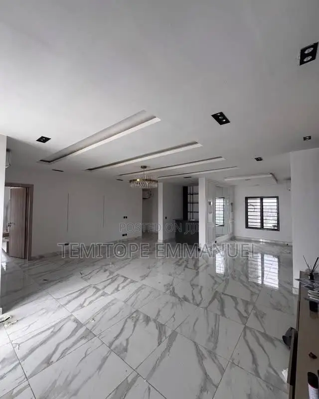 Furnished 3bdrm Apartment in Lekki Phase 1 for rent