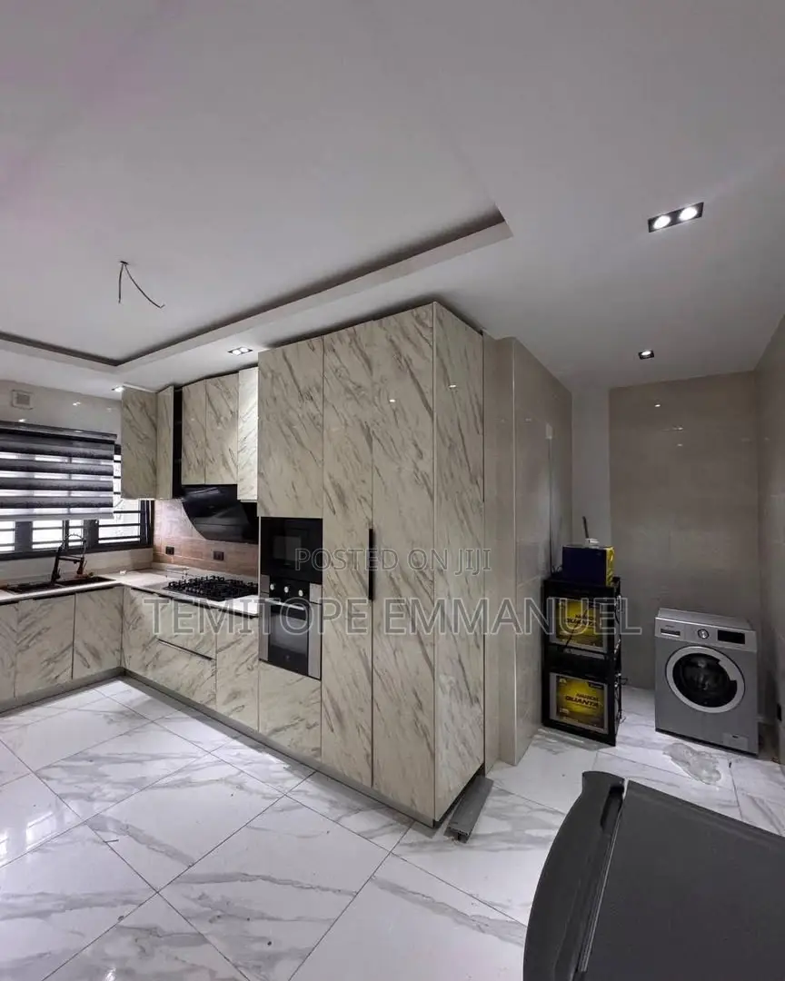 Furnished 3bdrm Apartment in Lekki Phase 1 for rent