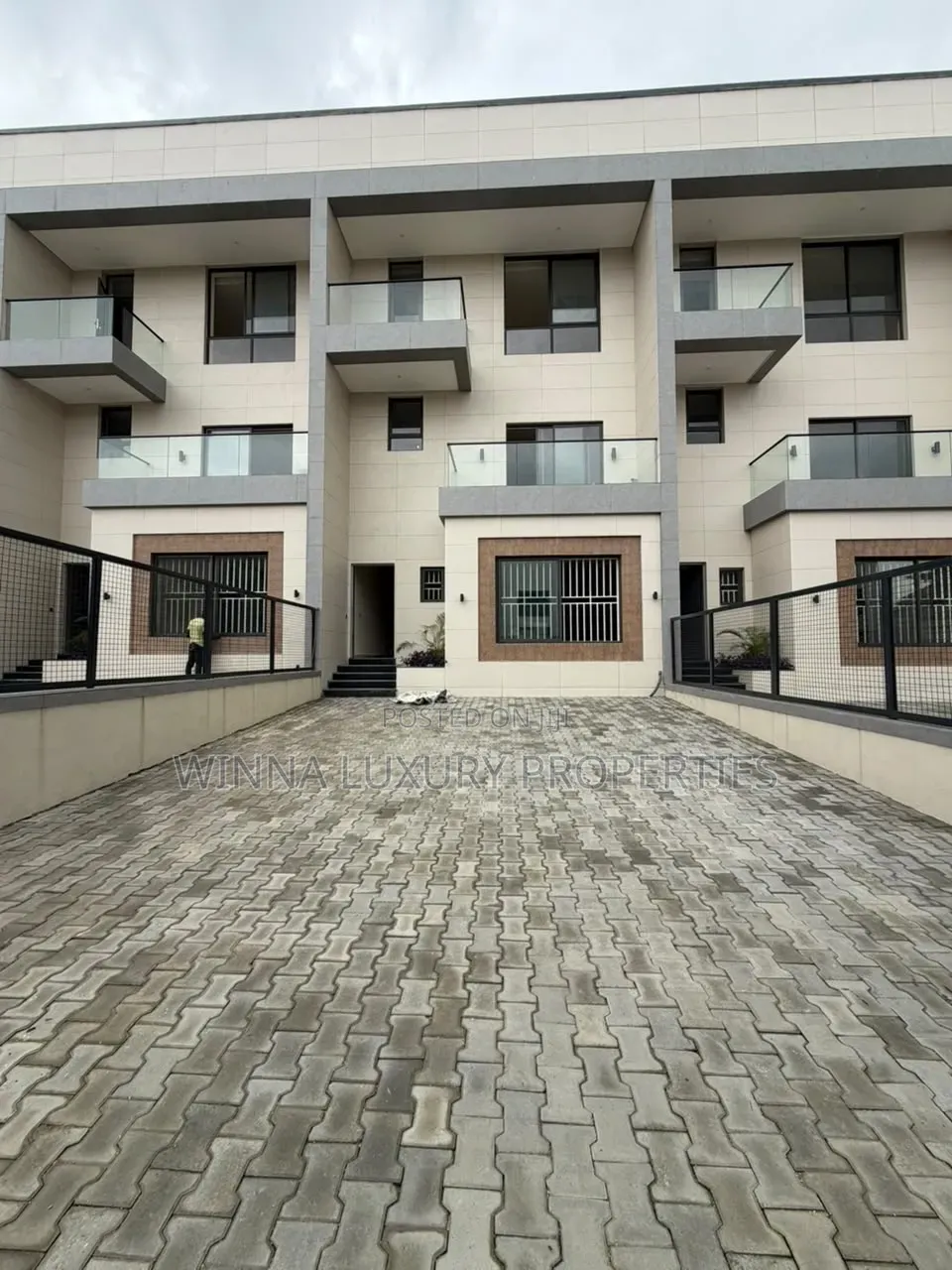 6bdrm Townhouse/Terrace in Katampe Extension for sale