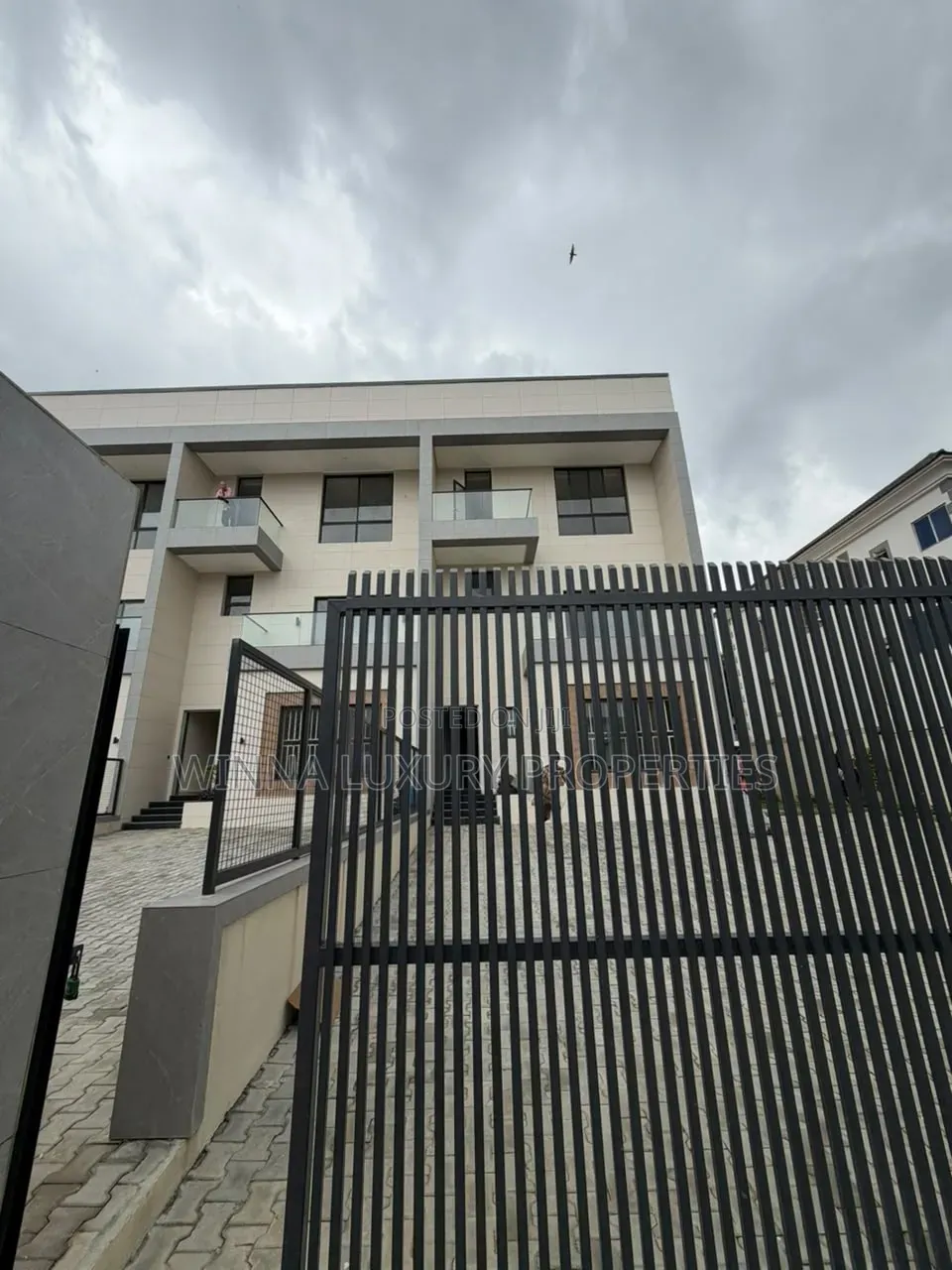 6bdrm Townhouse/Terrace in Katampe Extension for sale
