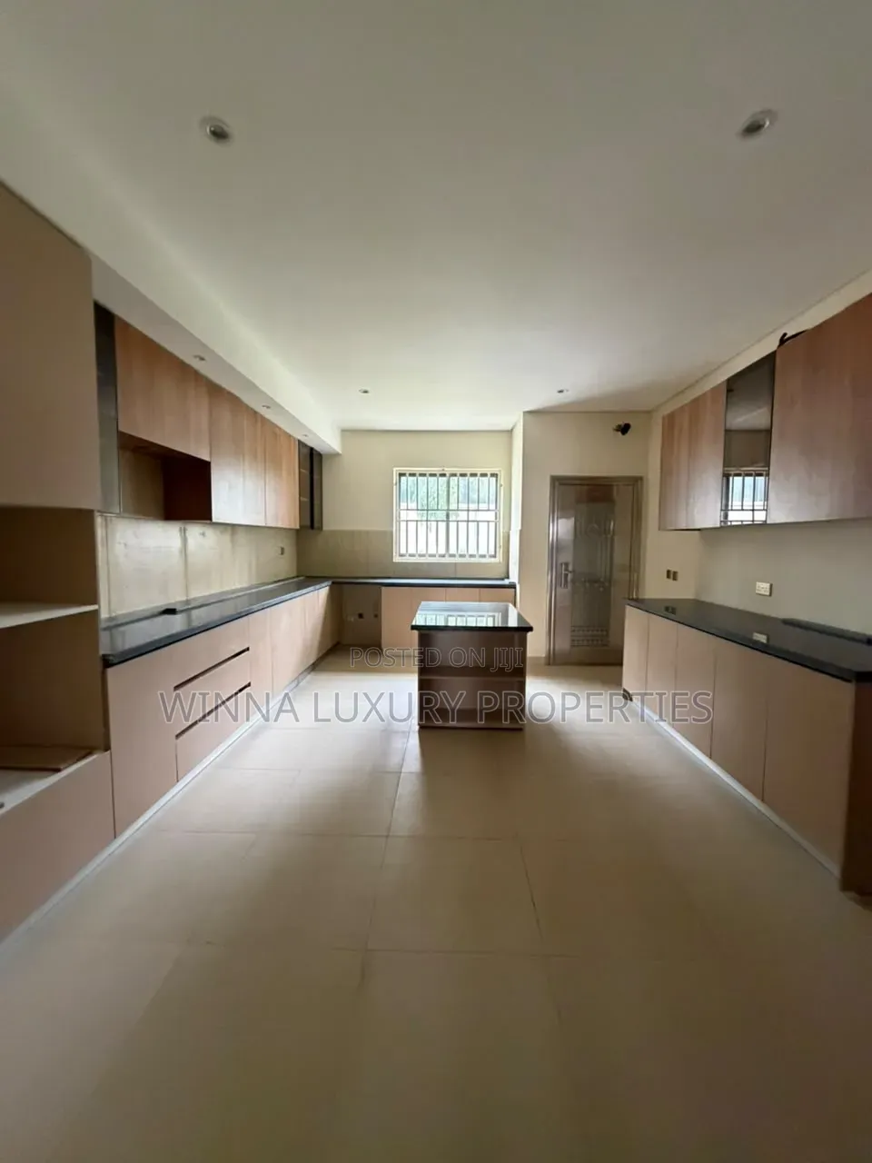 6bdrm Townhouse/Terrace in Katampe Extension for sale