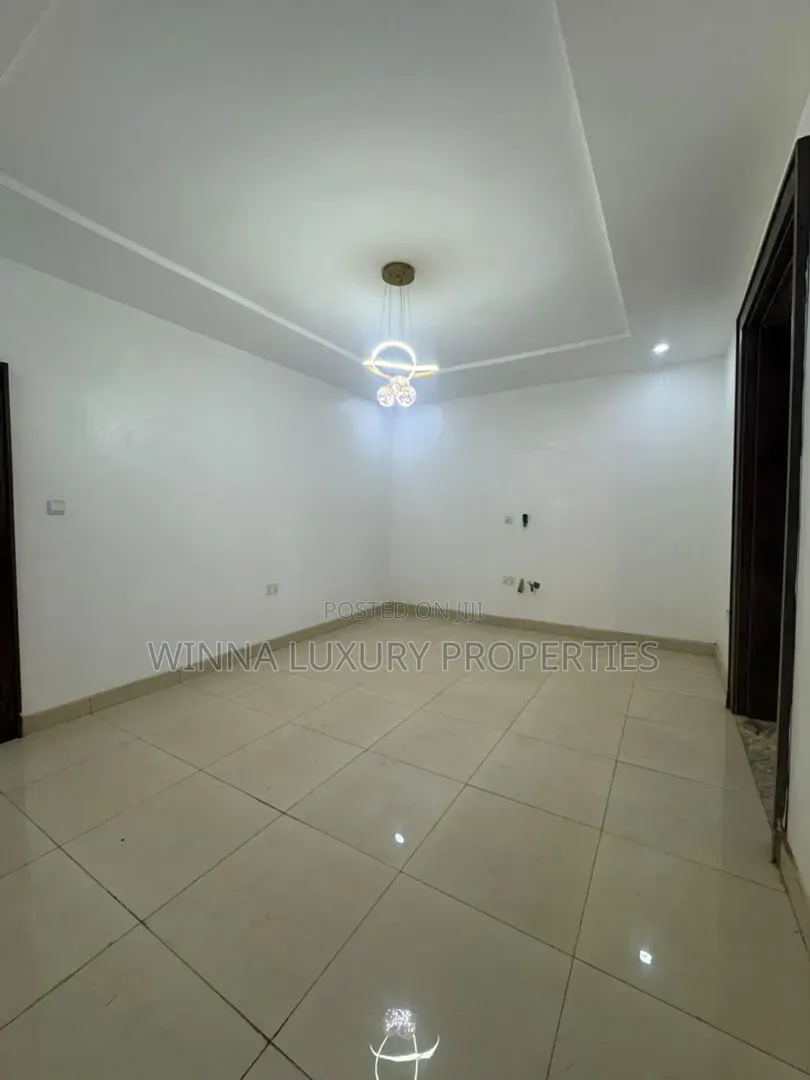 5bdrm Townhouse/Terrace in Jahi for sale
