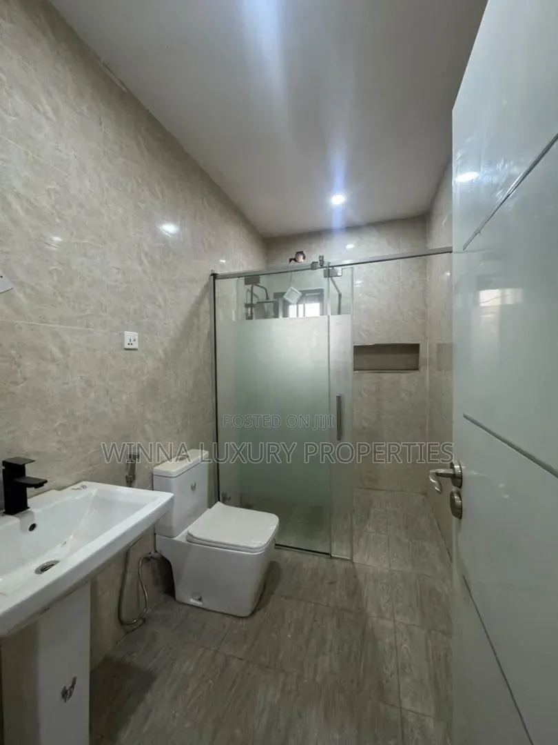 5bdrm Townhouse/Terrace in Jahi for sale