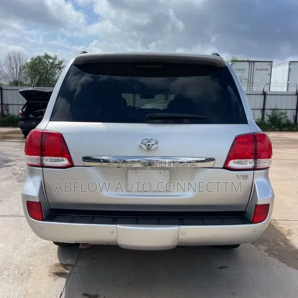 Toyota Land Cruiser 4.6 V8 ZX 2010 Silver