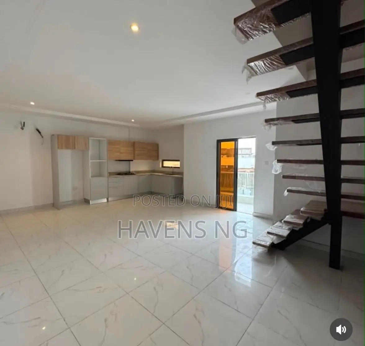 2bdrm Maisonette in Lekki Phase 1 for sale