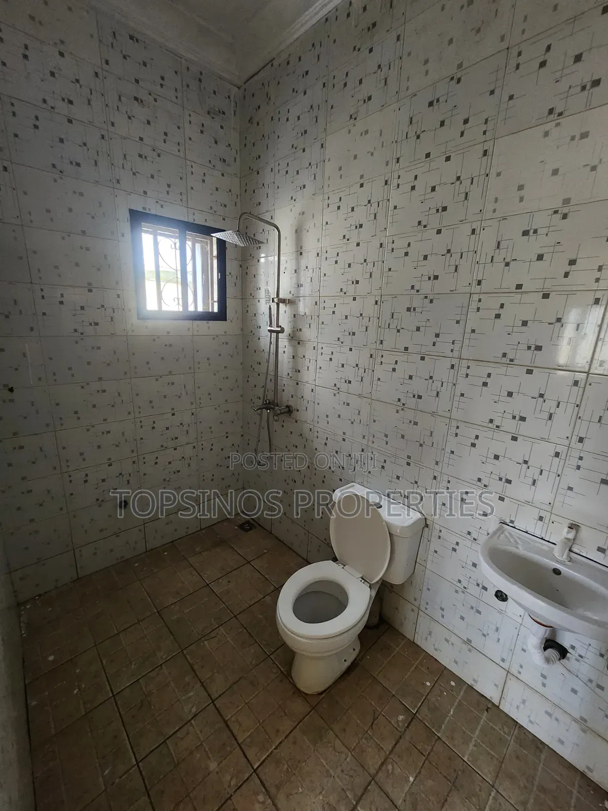 2bdrm Block of Flats in Close To Living for rent