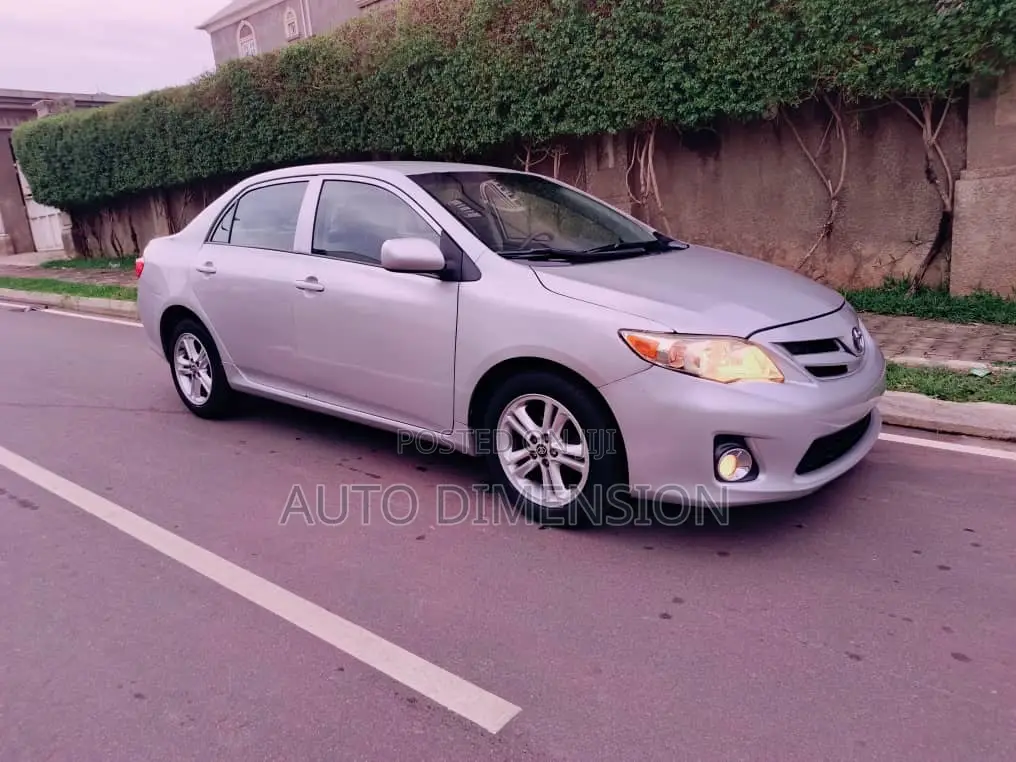 Toyota Corolla LE 4dr Sedan (1.8L 4 cyl 4A) 2009 Silver