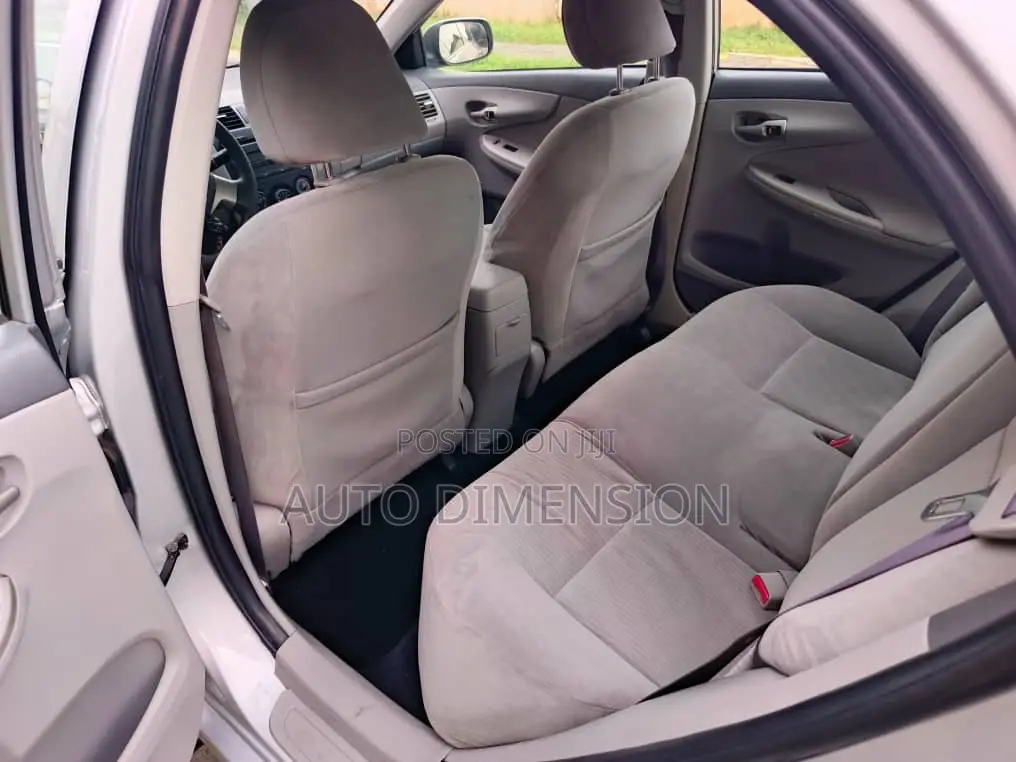 Toyota Corolla LE 4dr Sedan (1.8L 4 cyl 4A) 2009 Silver