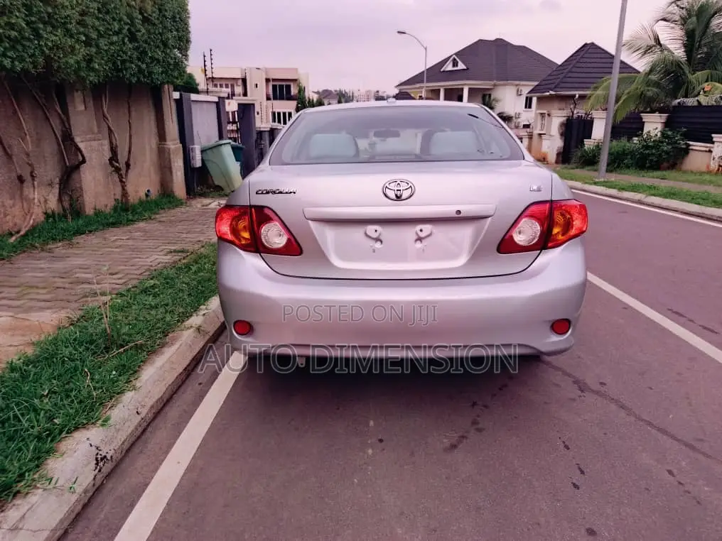 Toyota Corolla LE 4dr Sedan (1.8L 4 cyl 4A) 2009 Silver