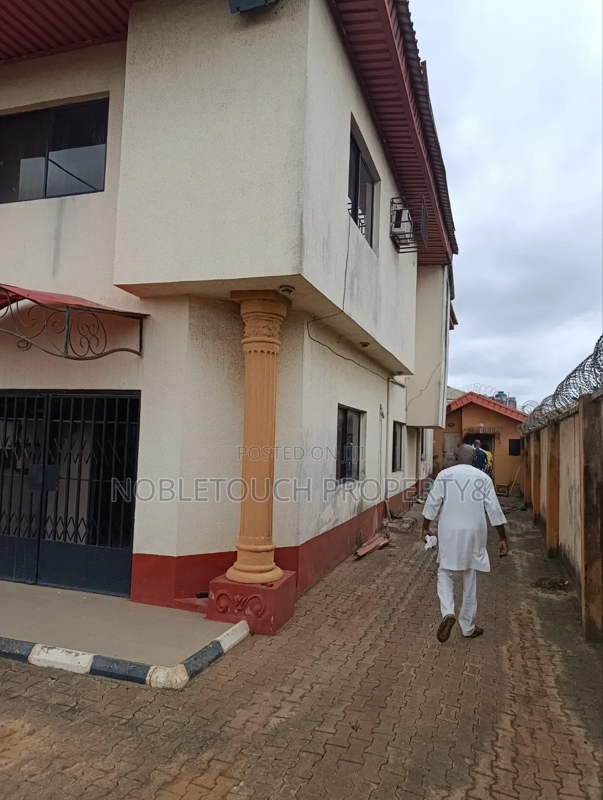 5bdrm Duplex in Grace Land Estate for sale