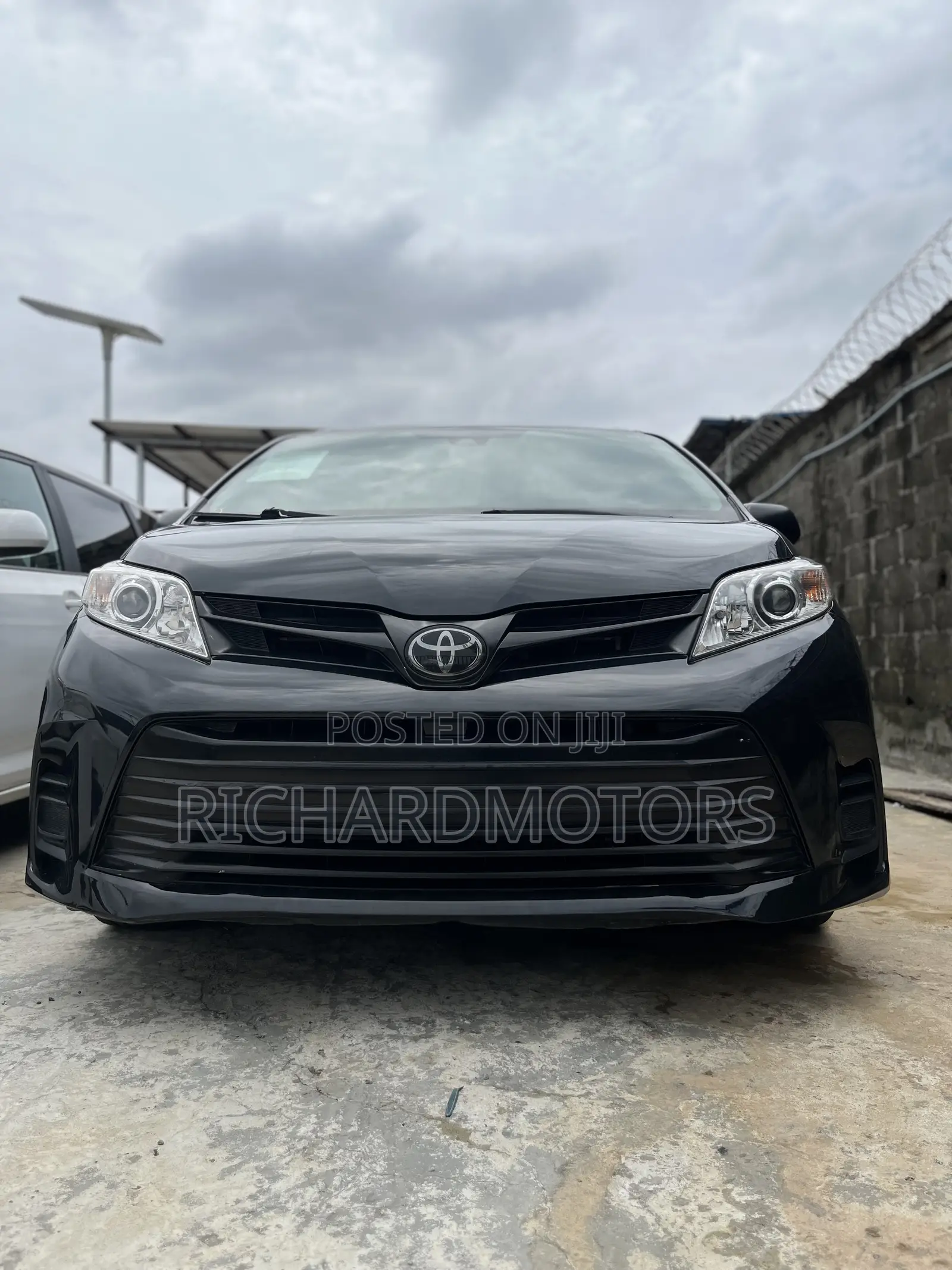 Toyota Sienna LE AWD 2020 Black