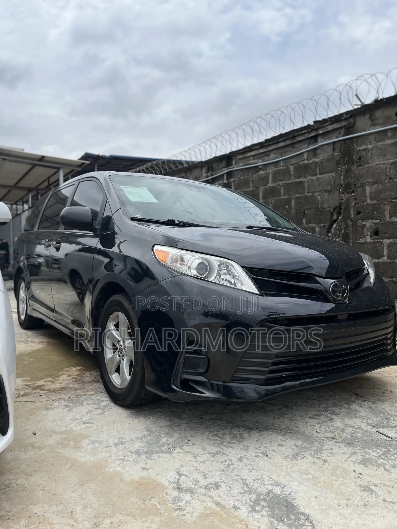 Toyota Sienna LE AWD 2020 Black